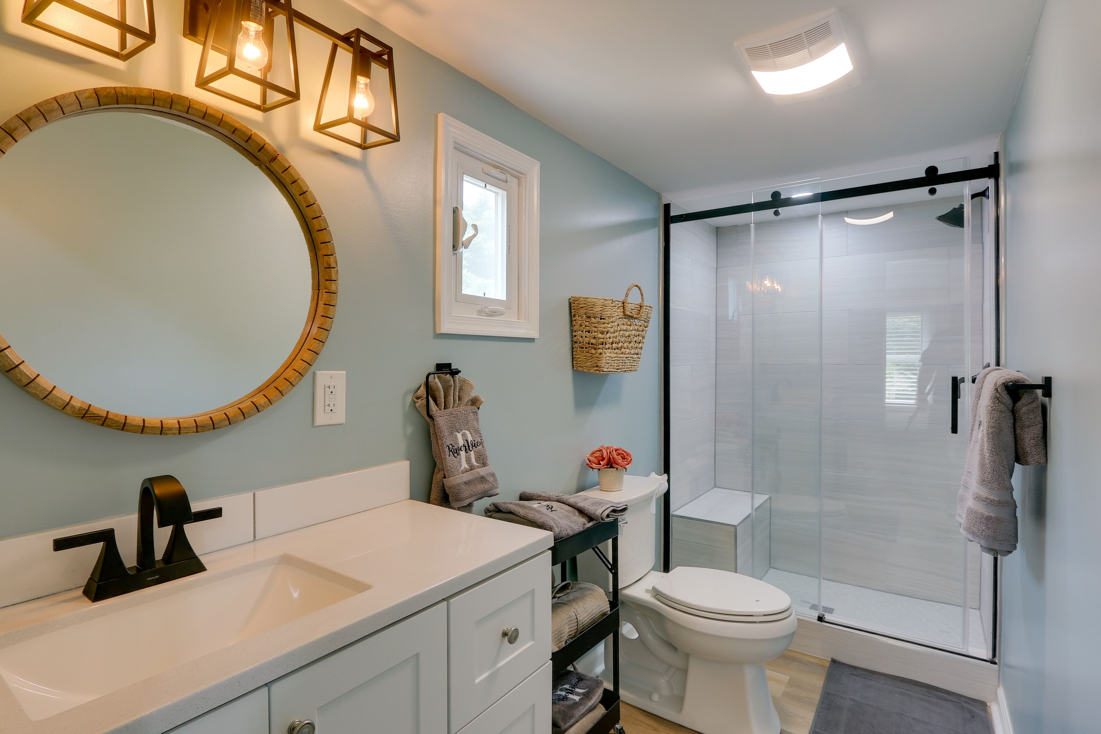 Full Bathroom | Complimentary Toiletries