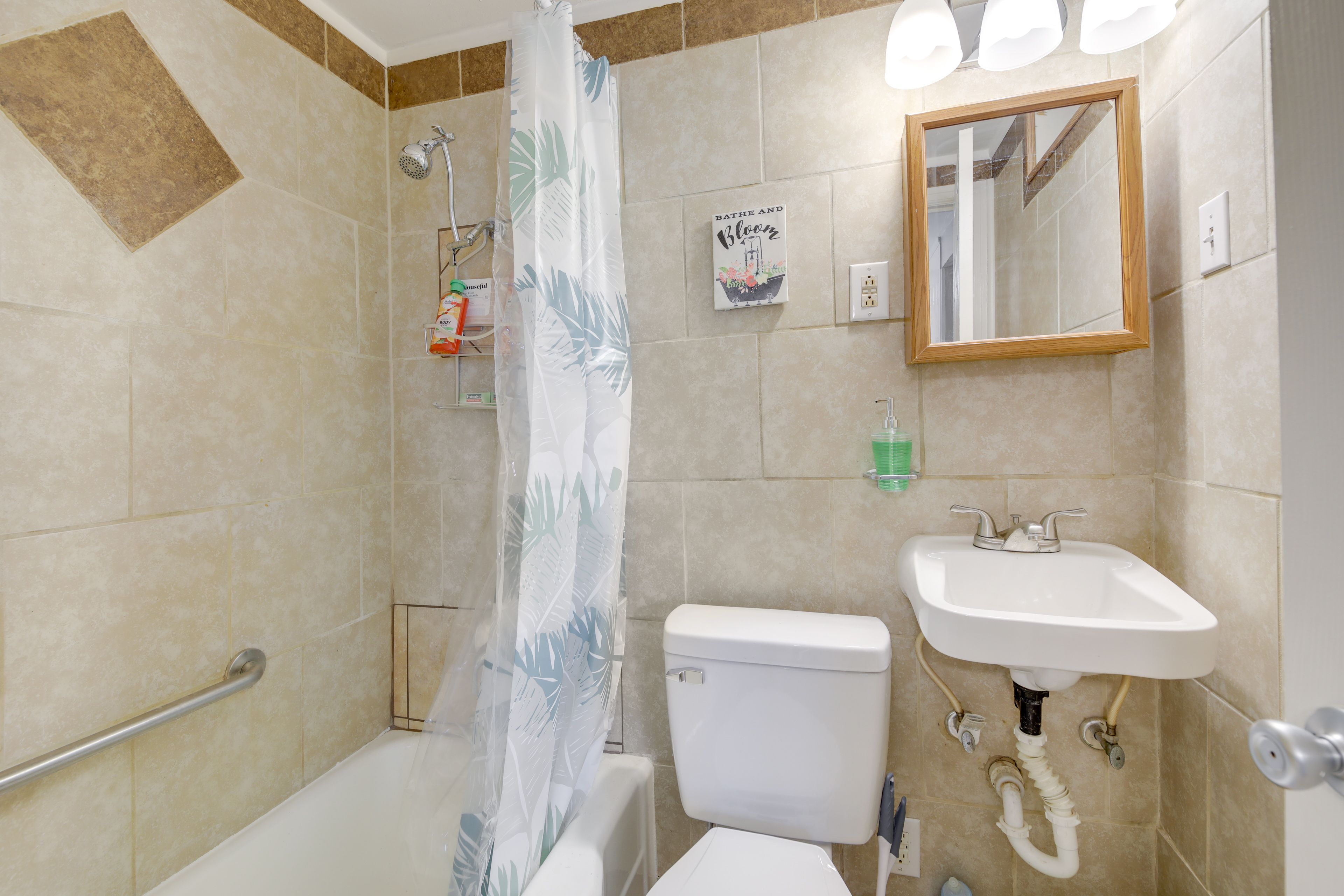 Bathroom | Towels Provided | Grab Rails | Complimentary Toiletries