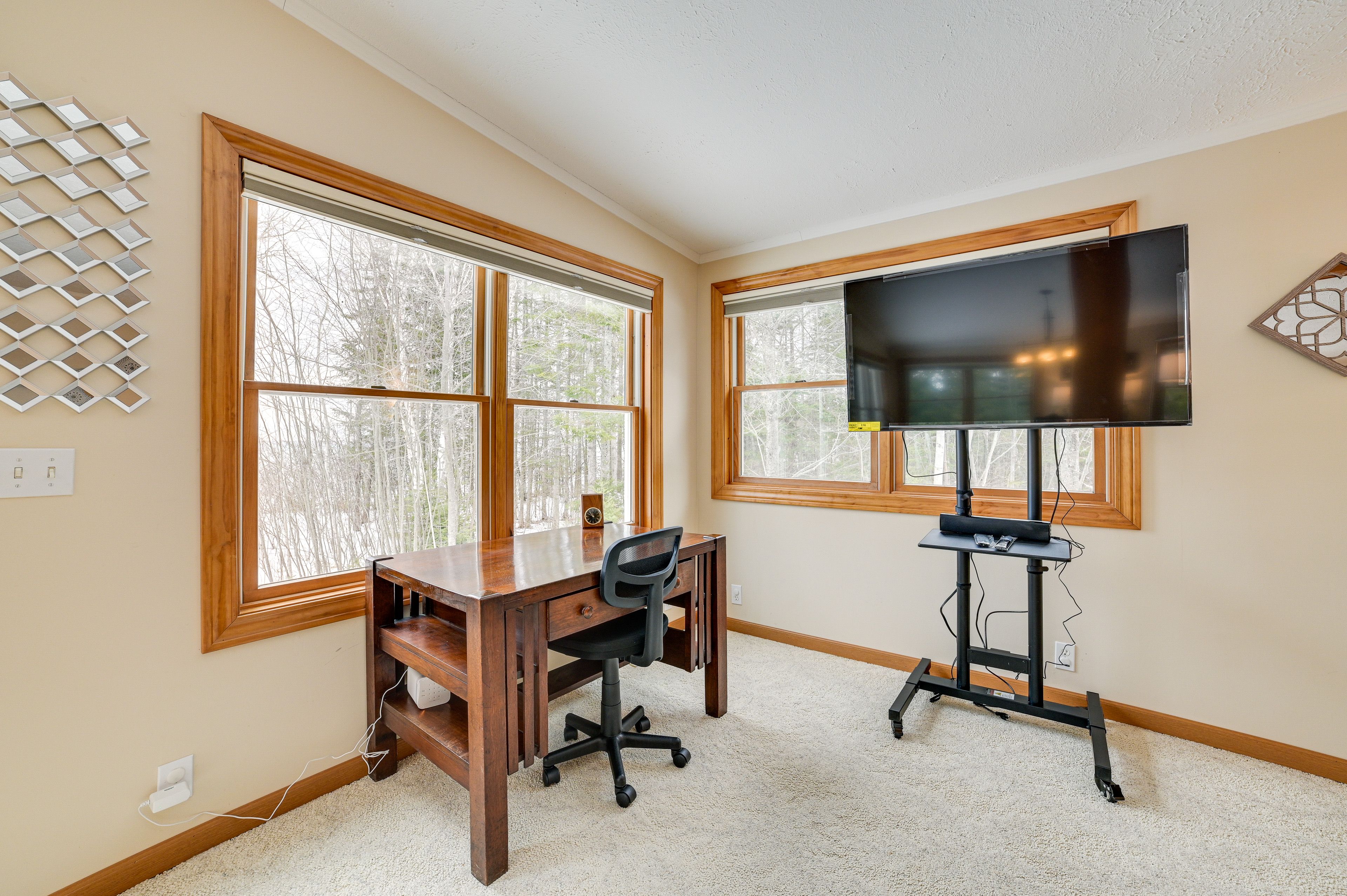 Desk | Smart TV