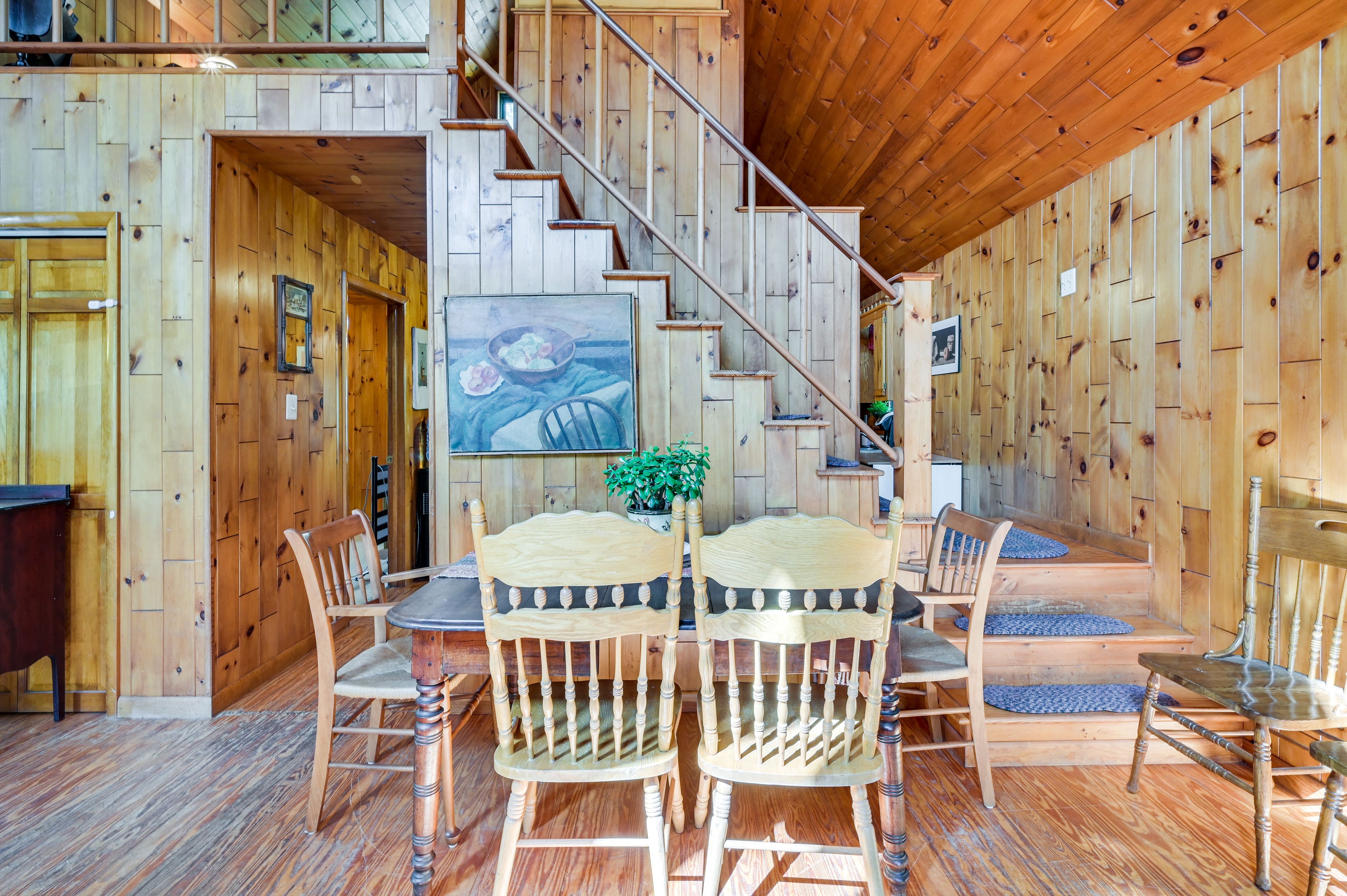 Dining Area | Dishware Provided | Central Heat & A/C