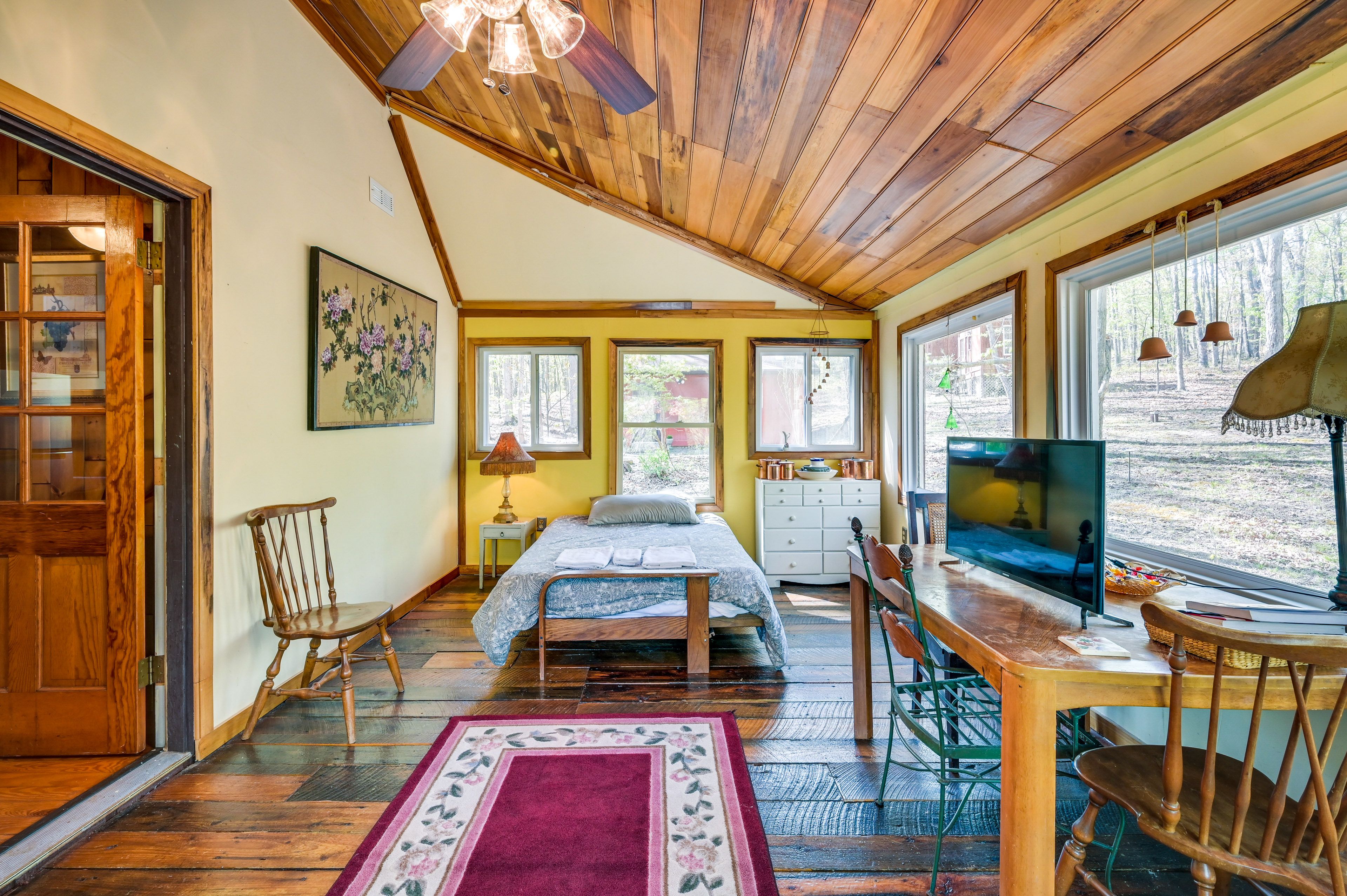 Bedroom 1 | Queen Bed | Main Level | Smart TV | Linens Provided