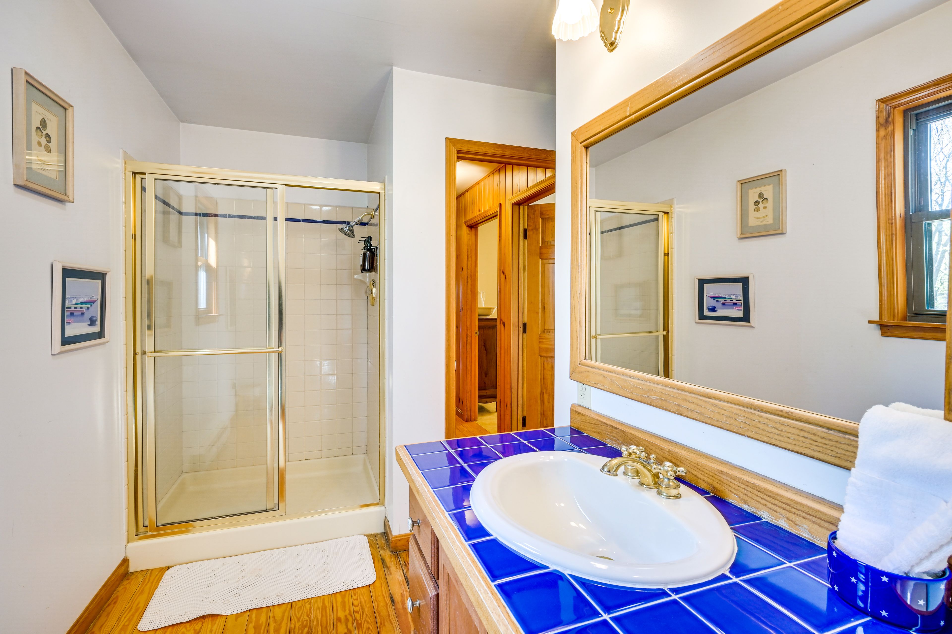 Full Bathroom | Complimentary Toiletries | Hair Dryer