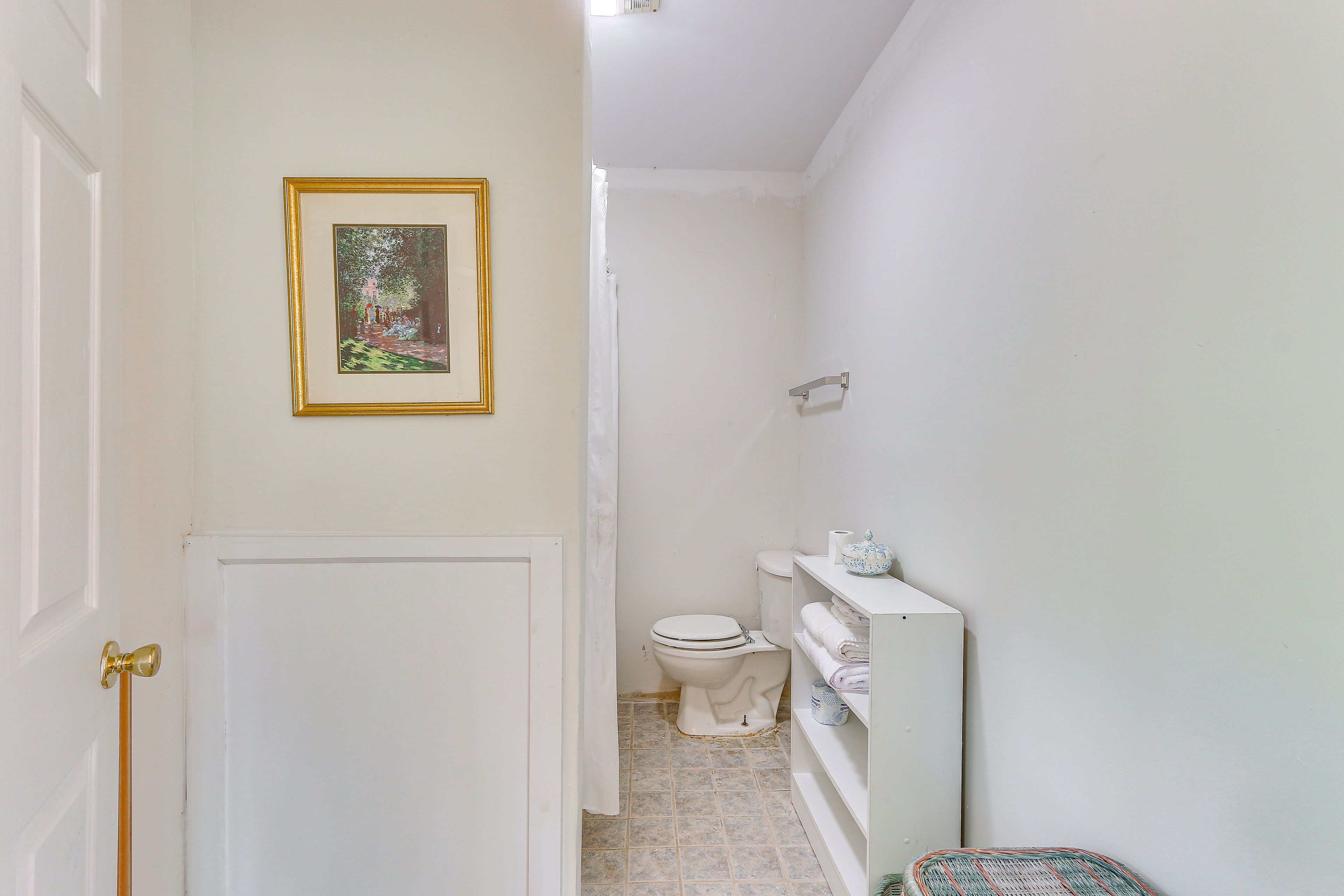 Full Bathroom | Shower/Tub Combo