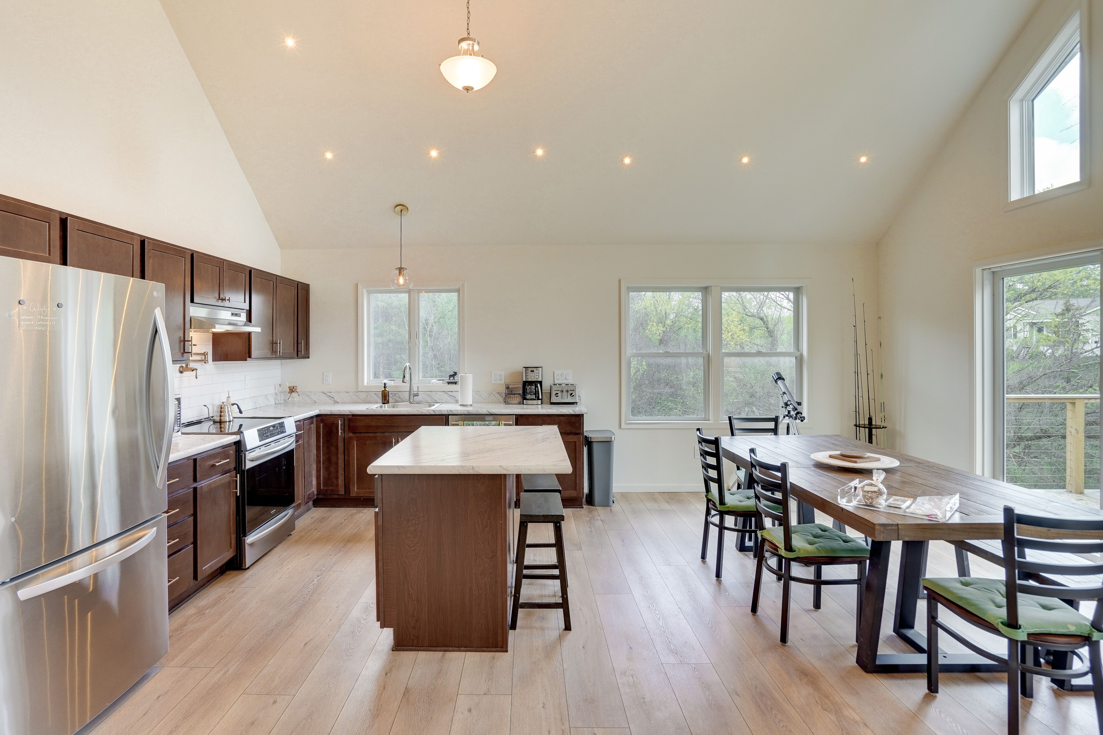 Kitchen & Dining Area
