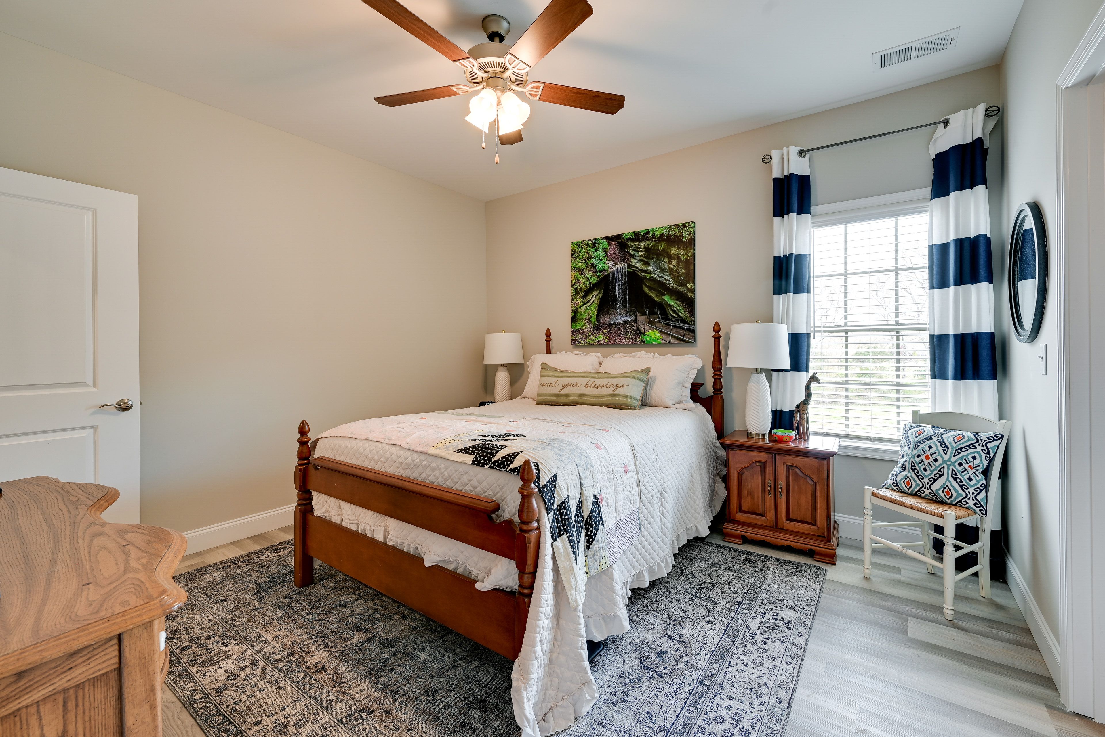 Bedroom 2 | Queen Bed
