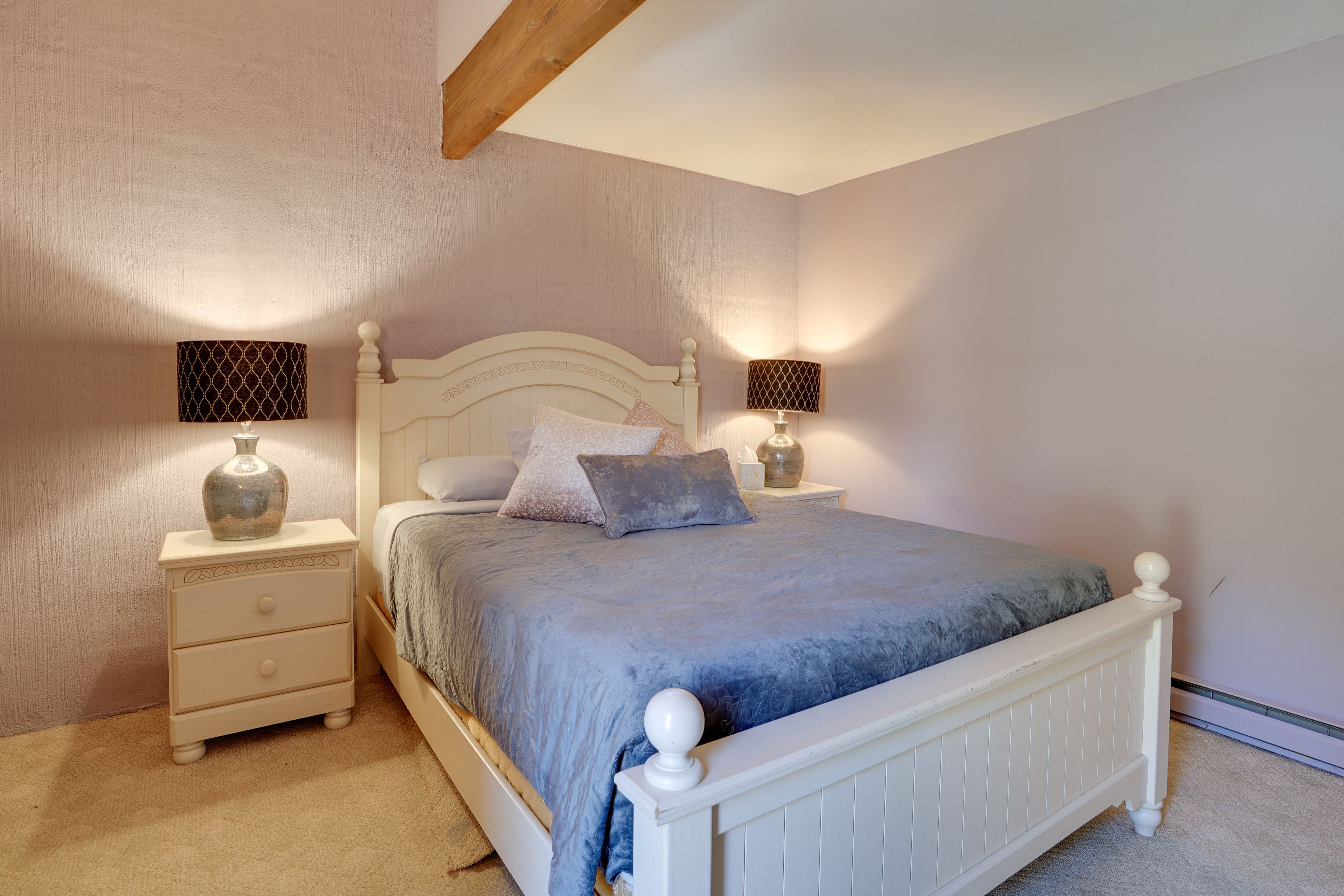 Bedroom | 2nd Floor | Queen Bed | Smart TV