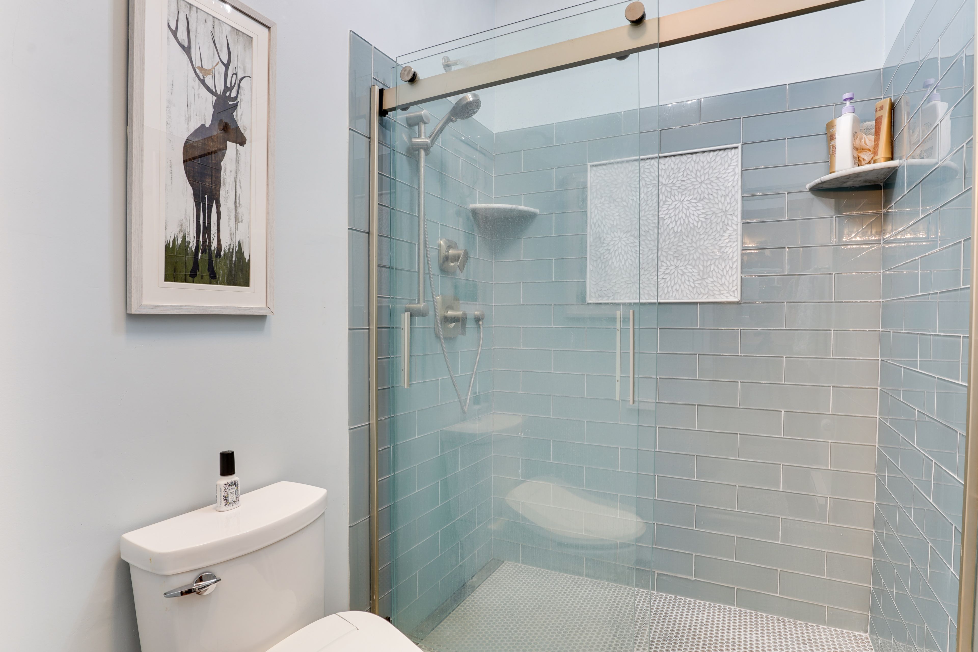 Full Bathroom | 2nd Floor | Towels Provided | Hair Dryer