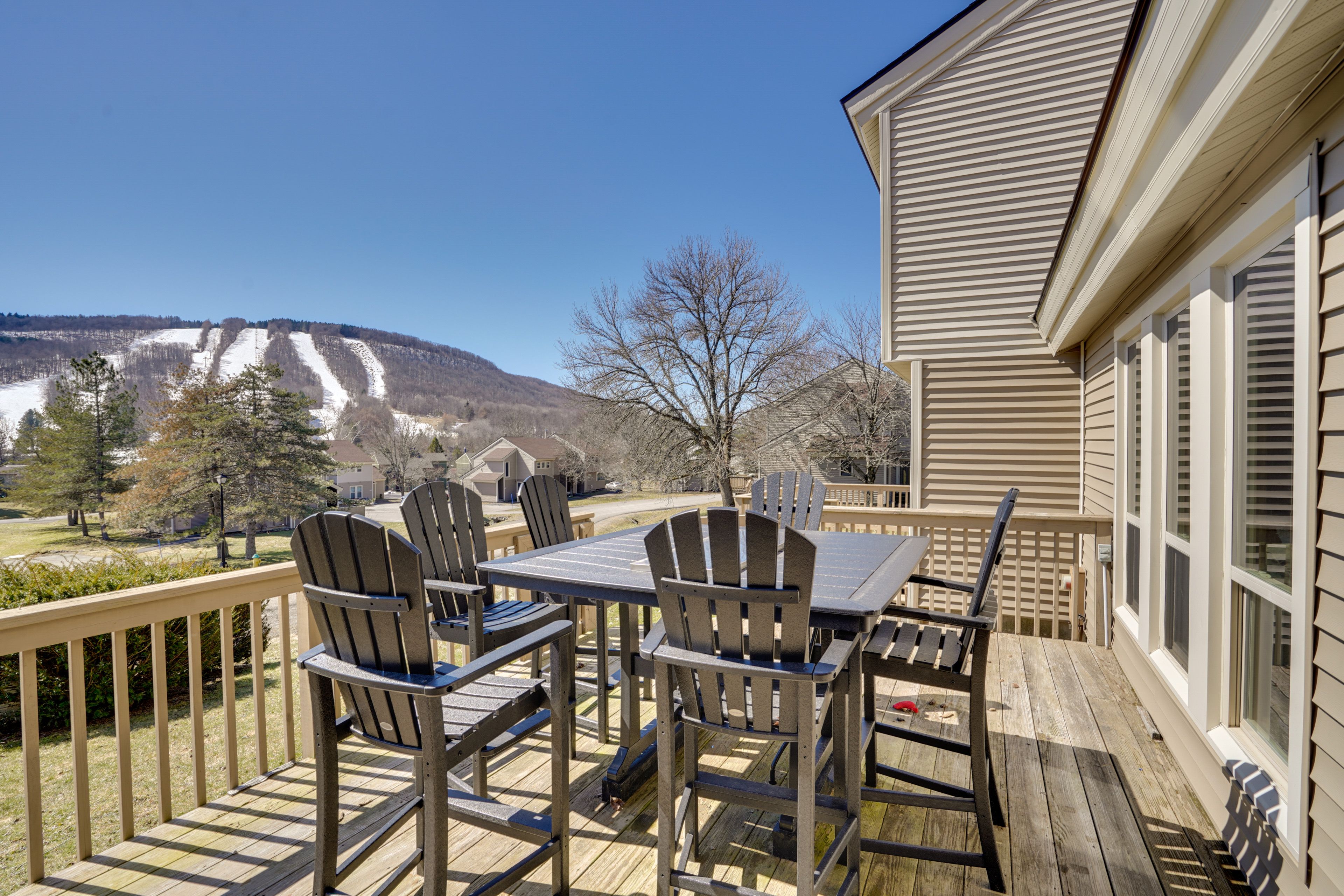 Deck | Outdoor Dining Area | Mountain Views