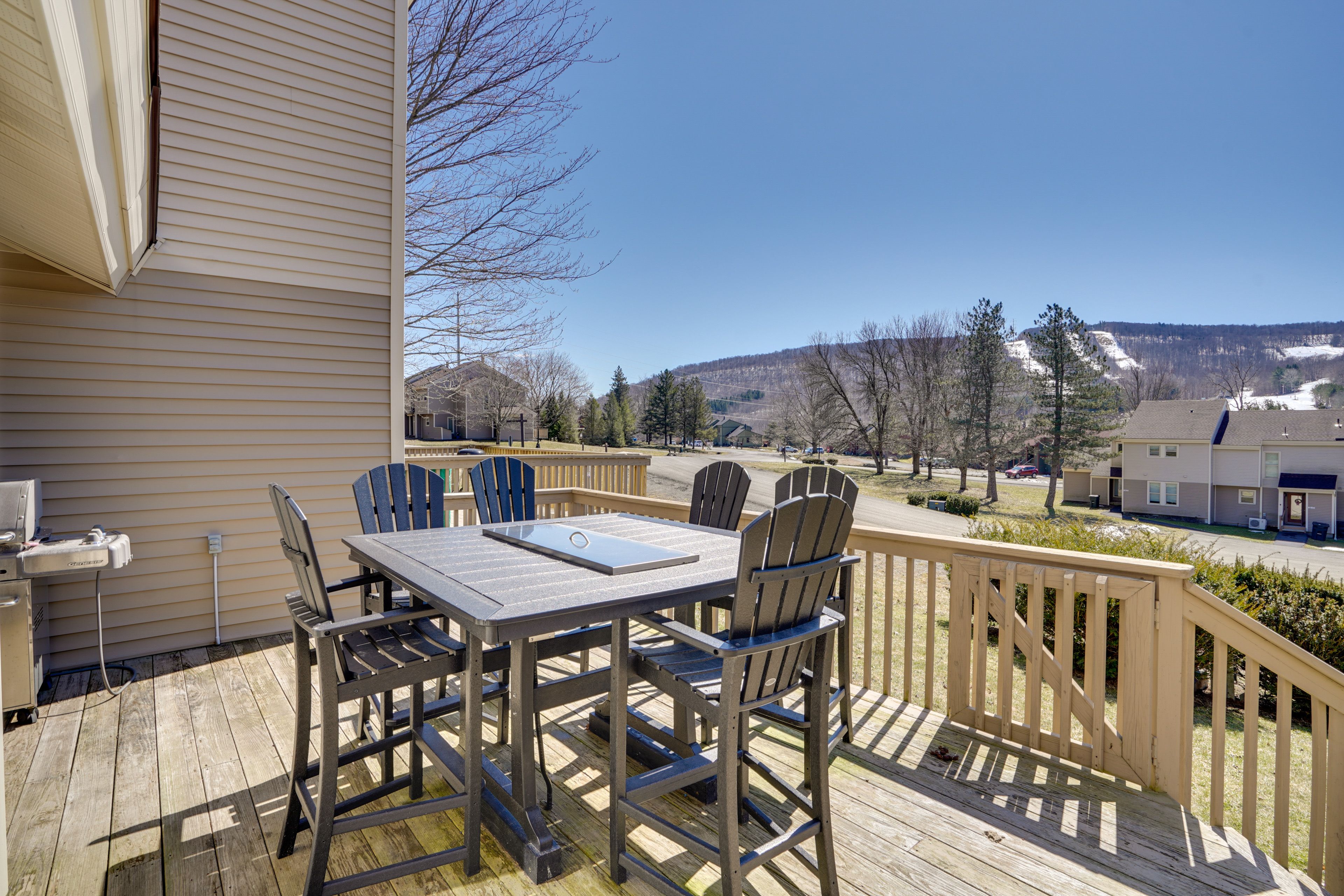 Deck | Gas Grill Not For Guest Use