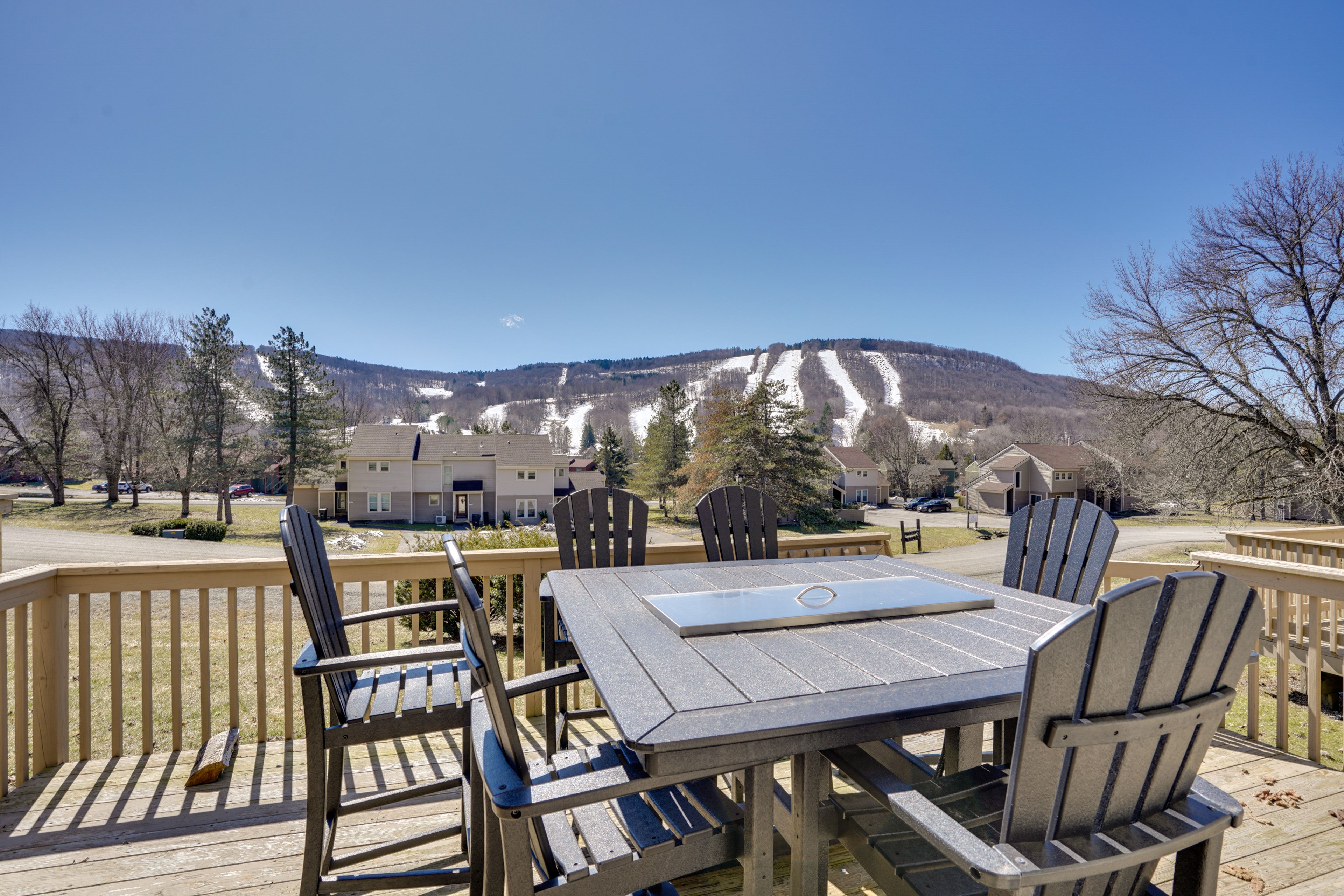 Deck | Outdoor Dining Area | Mountain Views