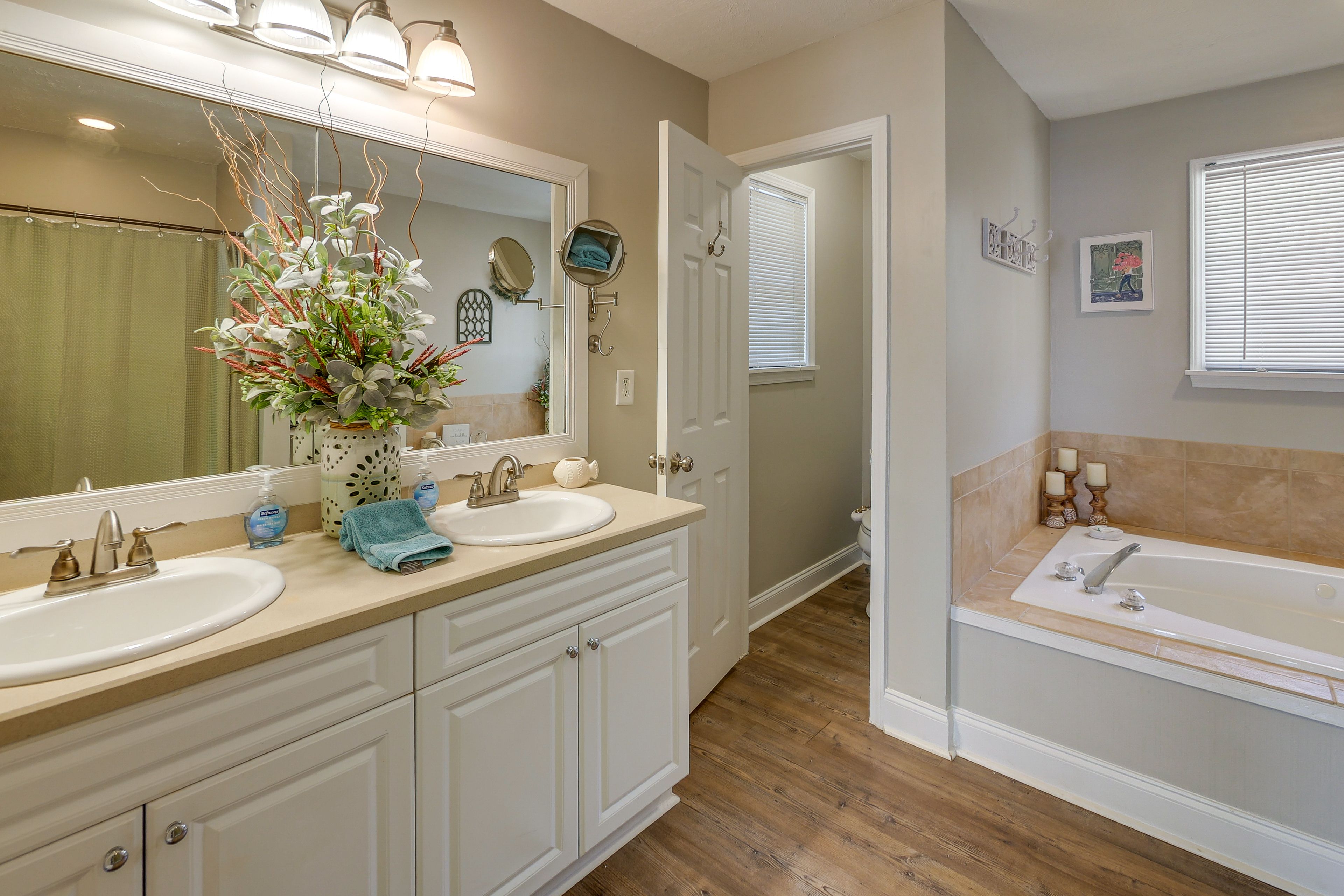 En-Suite Bathroom | Towels Provided