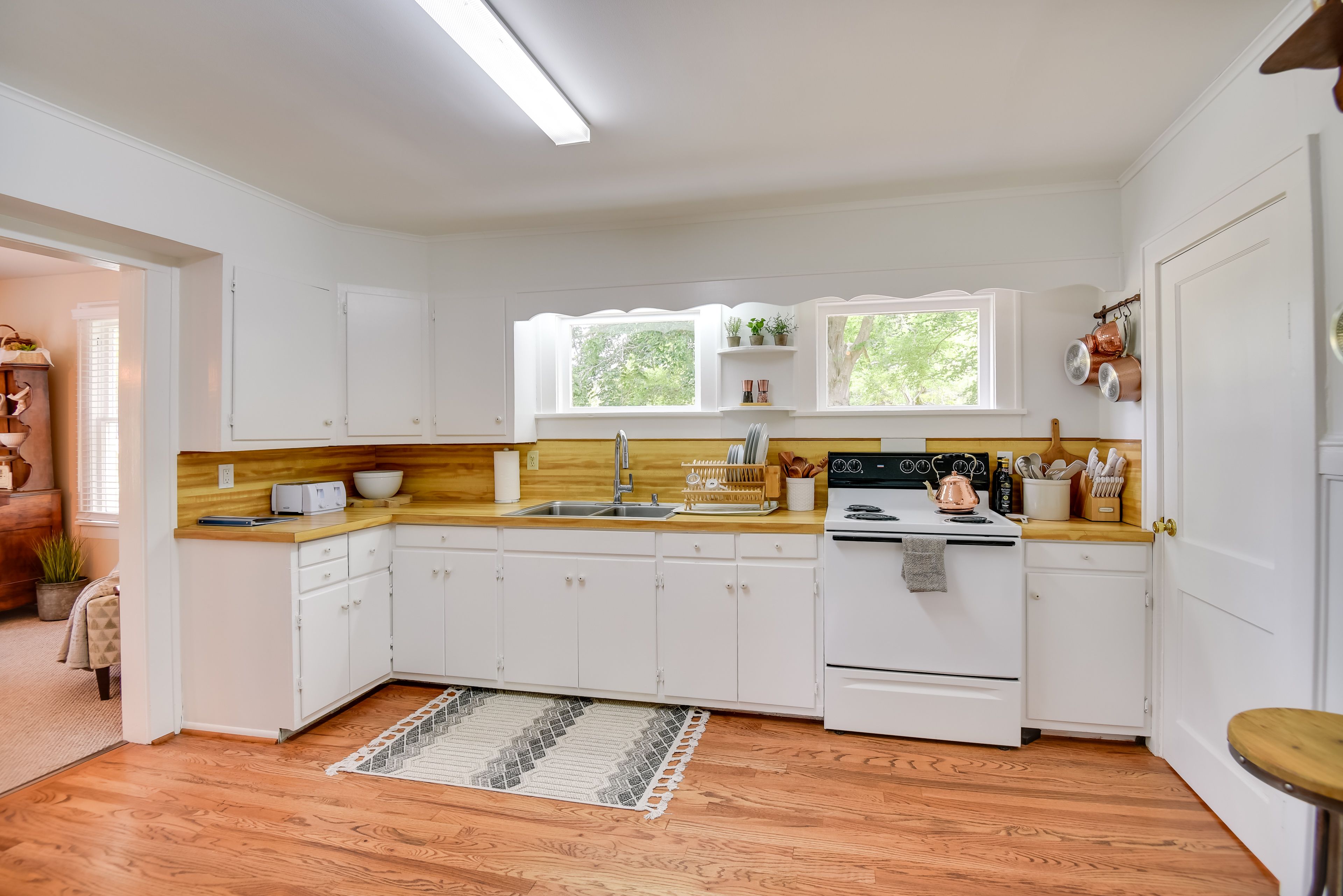 Kitchen | Cooking Basics | Coffee Maker | Paper Towels/Trash Bags Provided