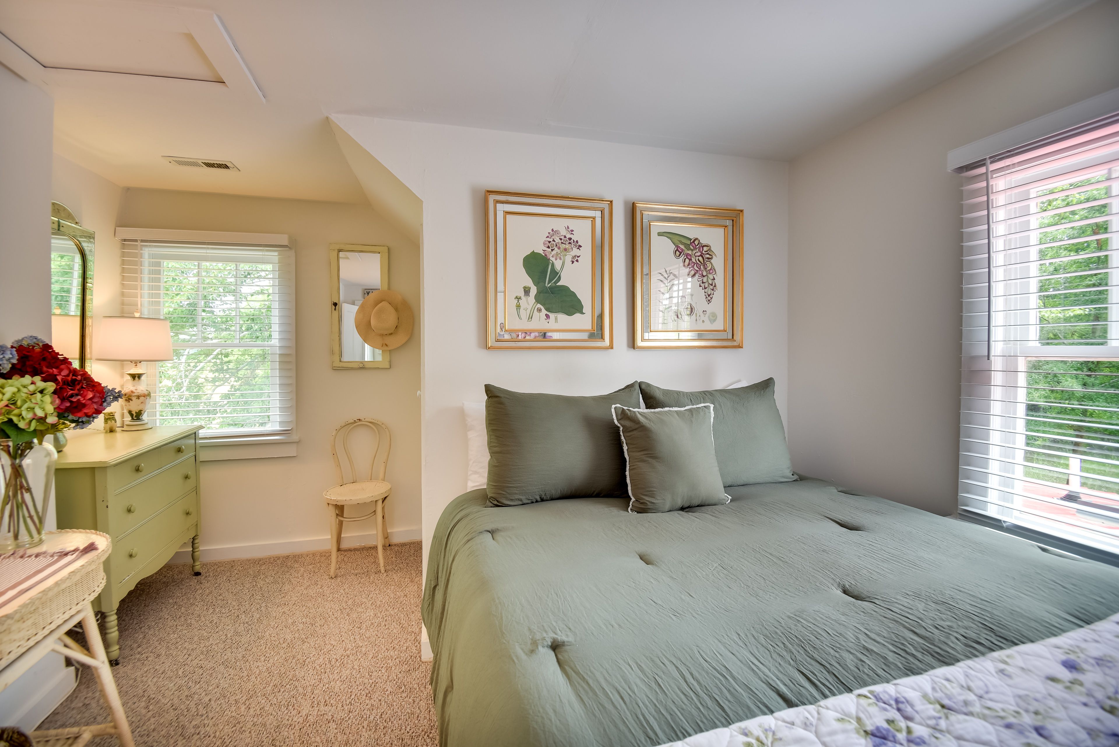 Bedroom 2 | Queen Bed