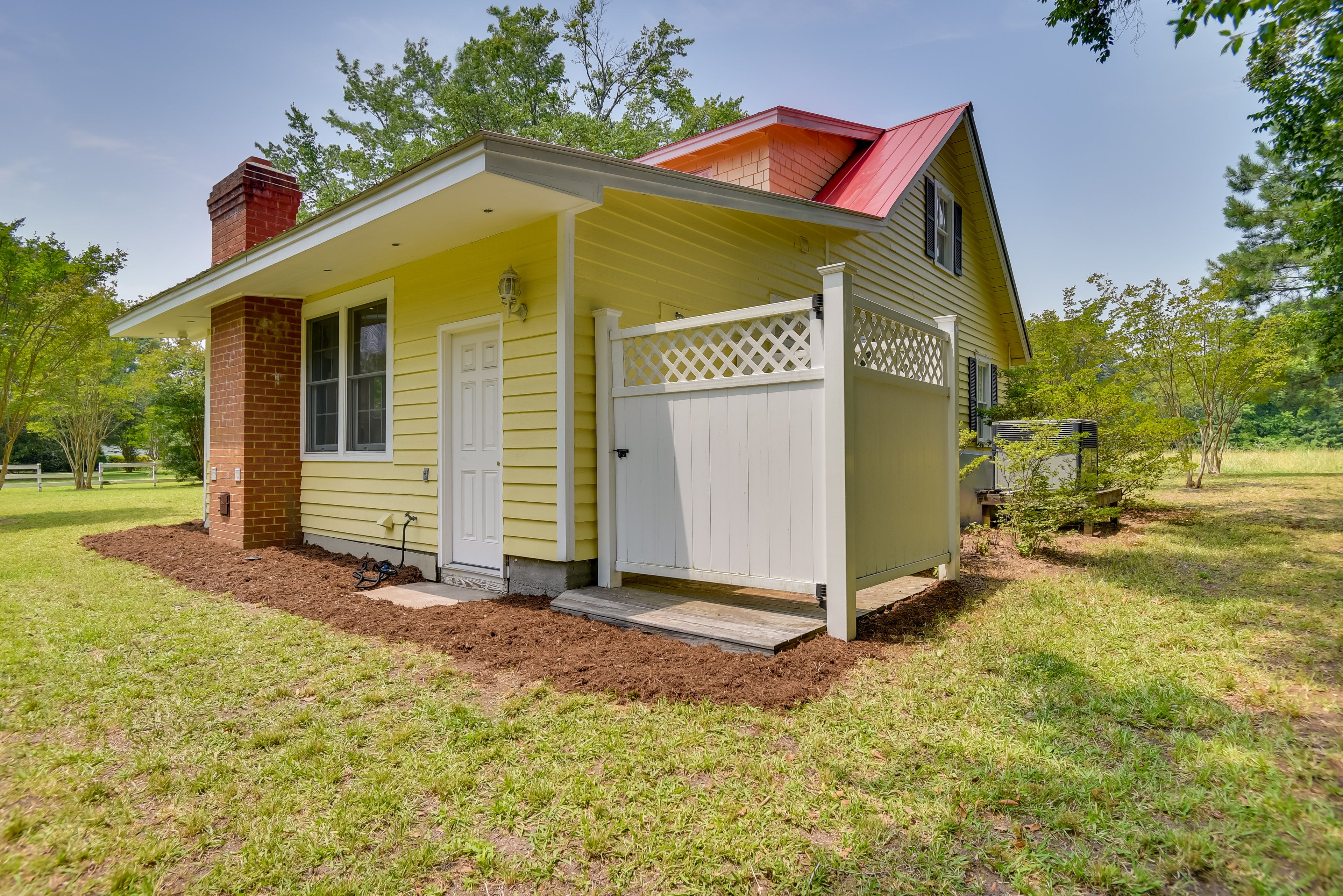 Yard Area | Outdoor Shower
