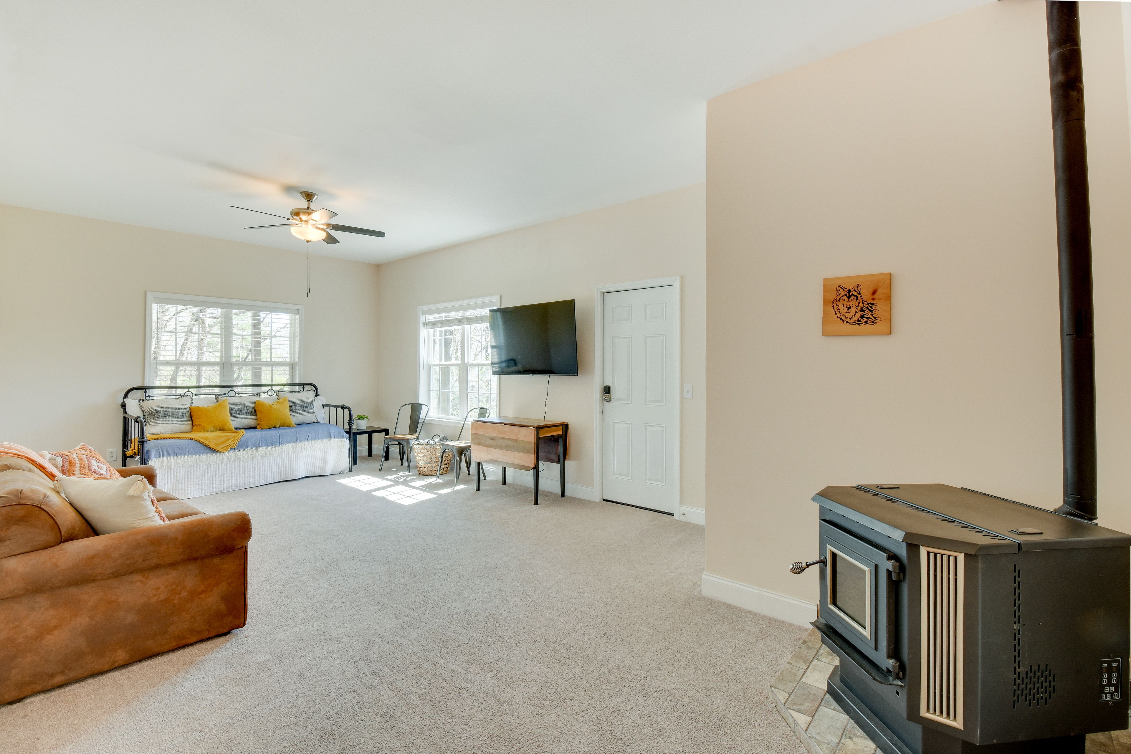 Lower Living Area | Twin Daybed w/ Twin Trundle | Smart TV | 1st Floor