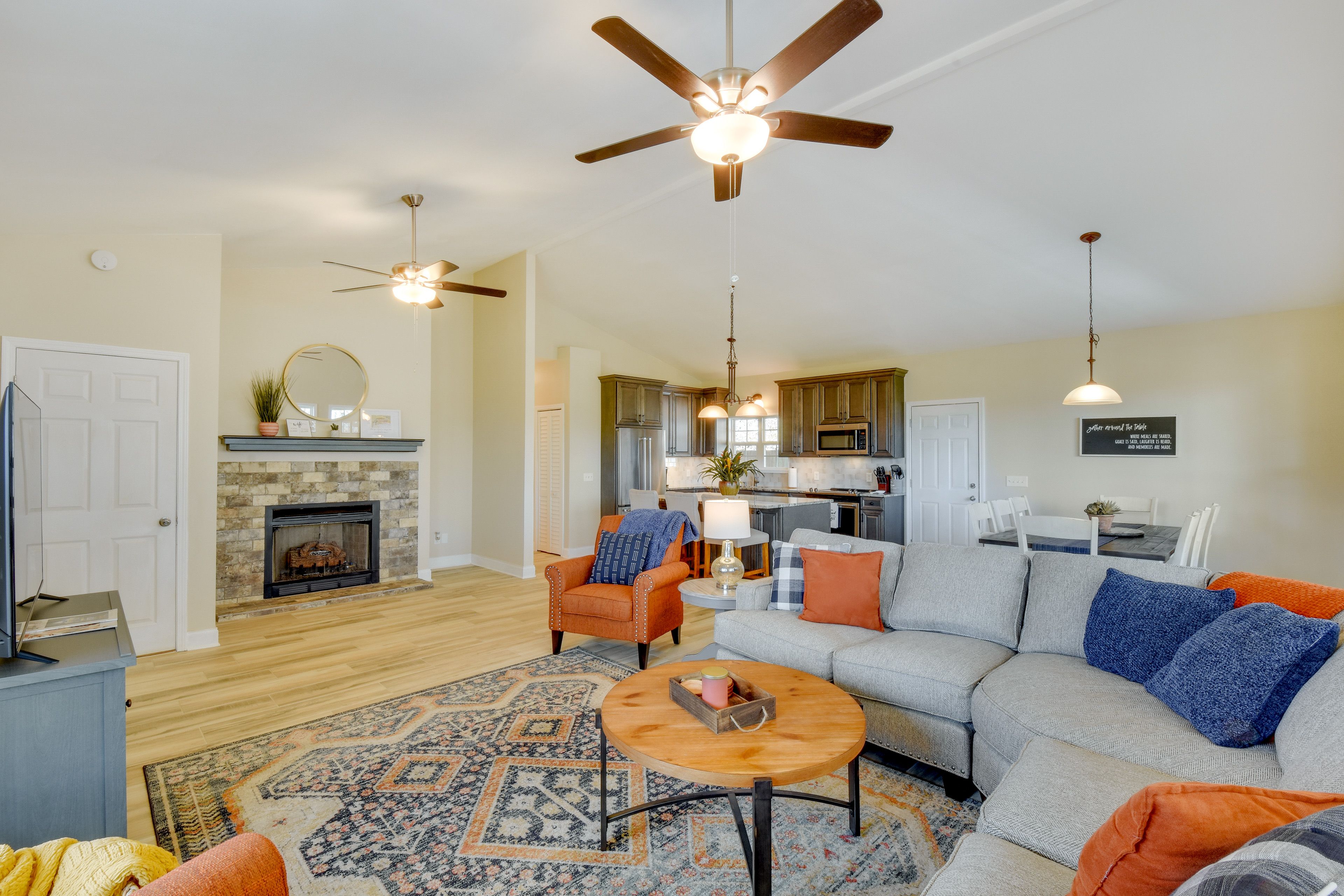 Living Area | Smart TV | Fireplace | Board Games | 2nd Floor