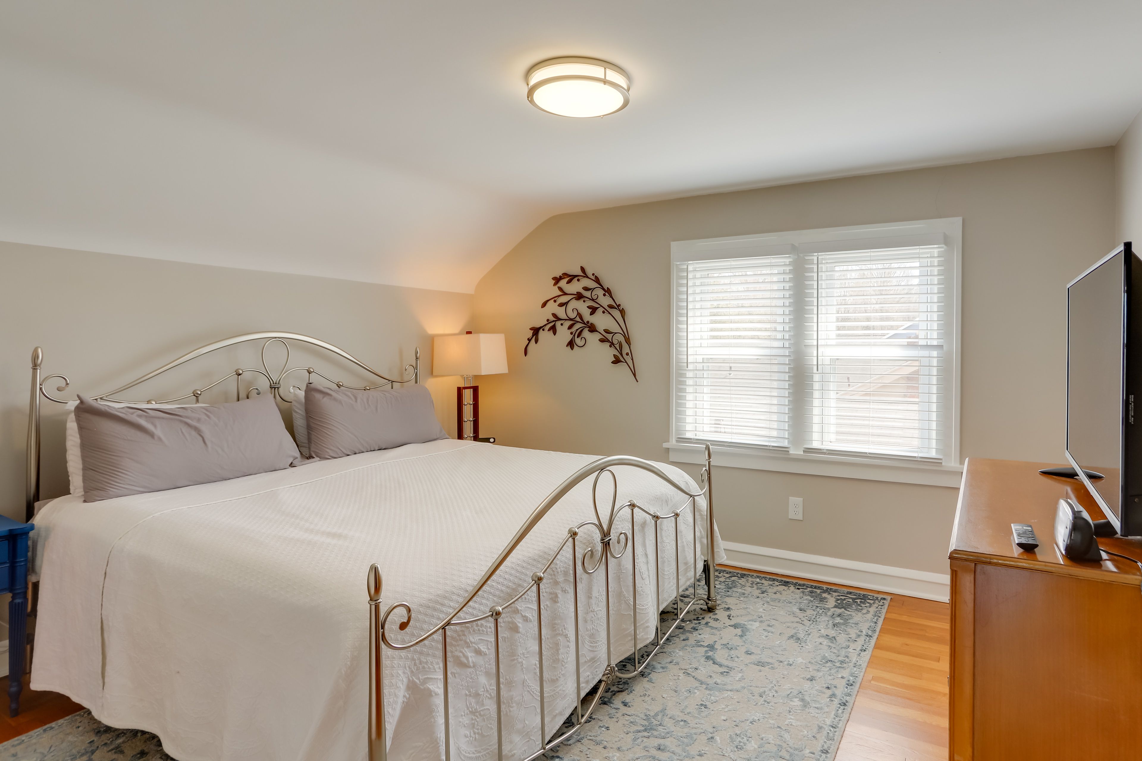 Bedroom 1 | King Bed | Upper Level | Smart TV | Walk-In Closet