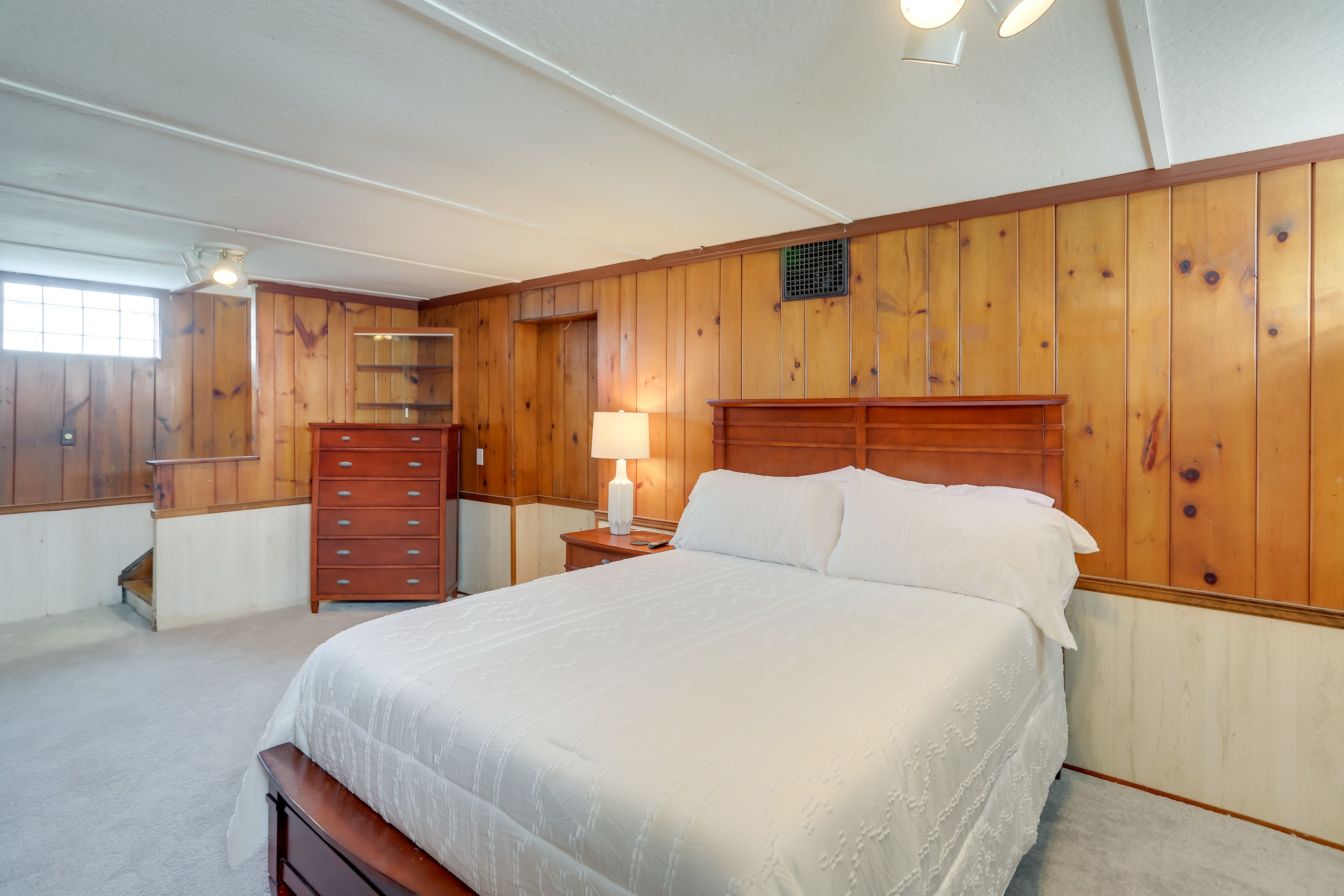Bedroom 3 | Queen Bed | Lower Level | Smart TV