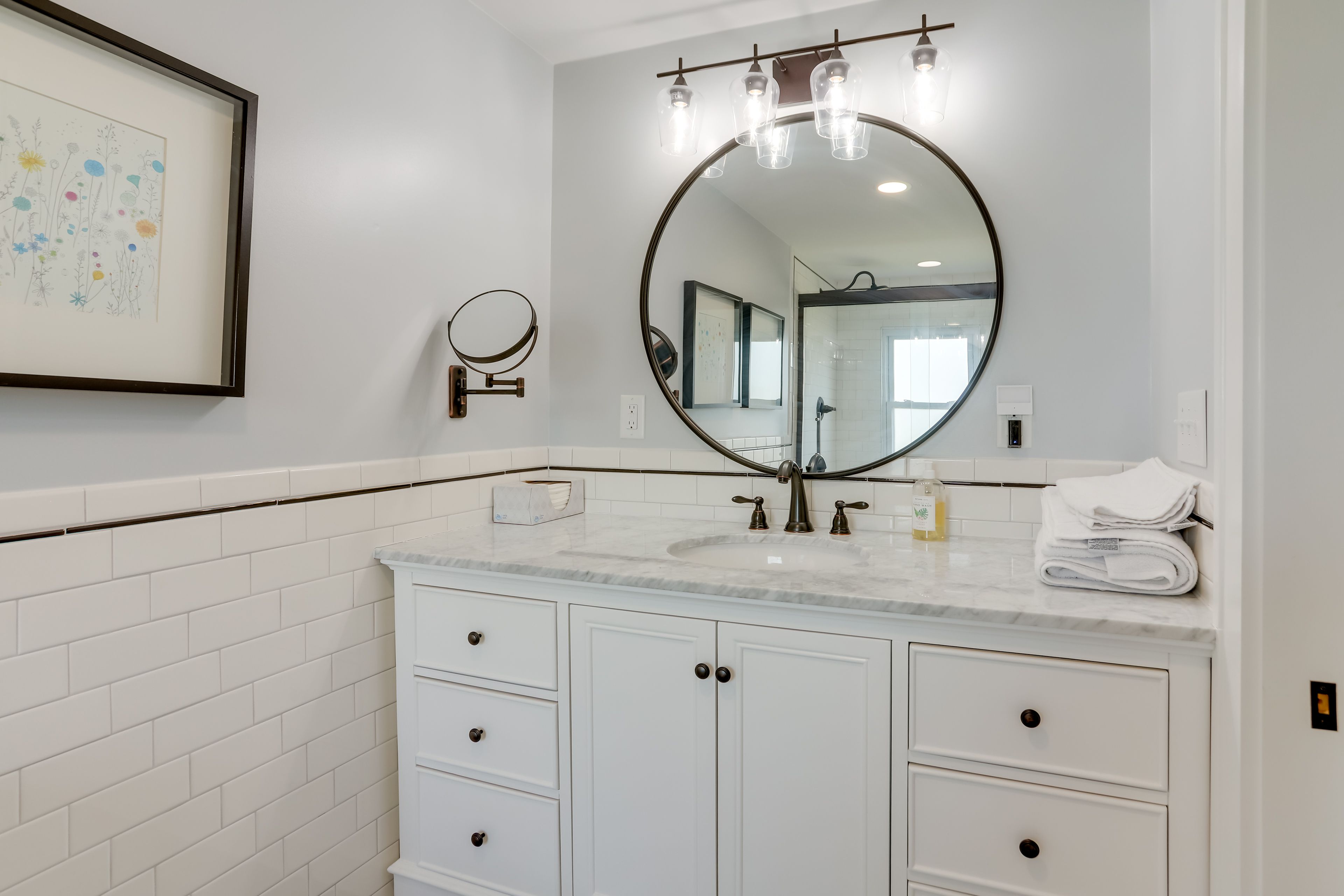 Full Bathroom | Complimentary Toiletries