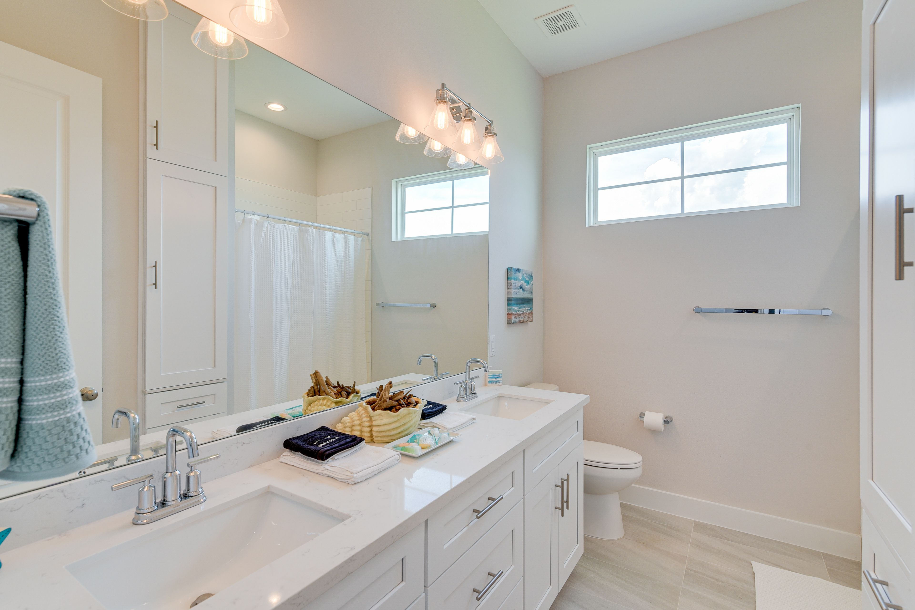 Full Bathroom | Top Floor