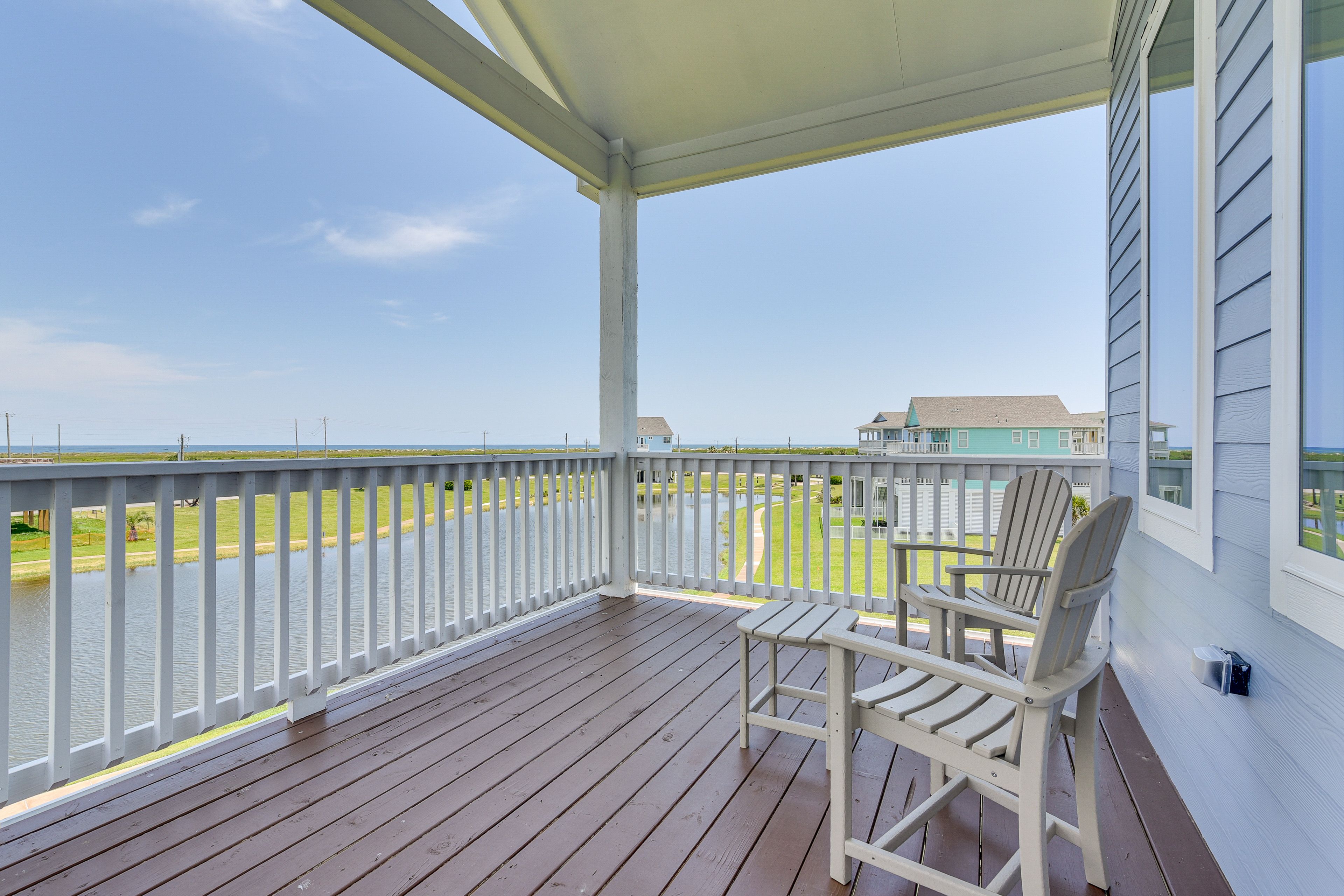 Balcony | Top Floor