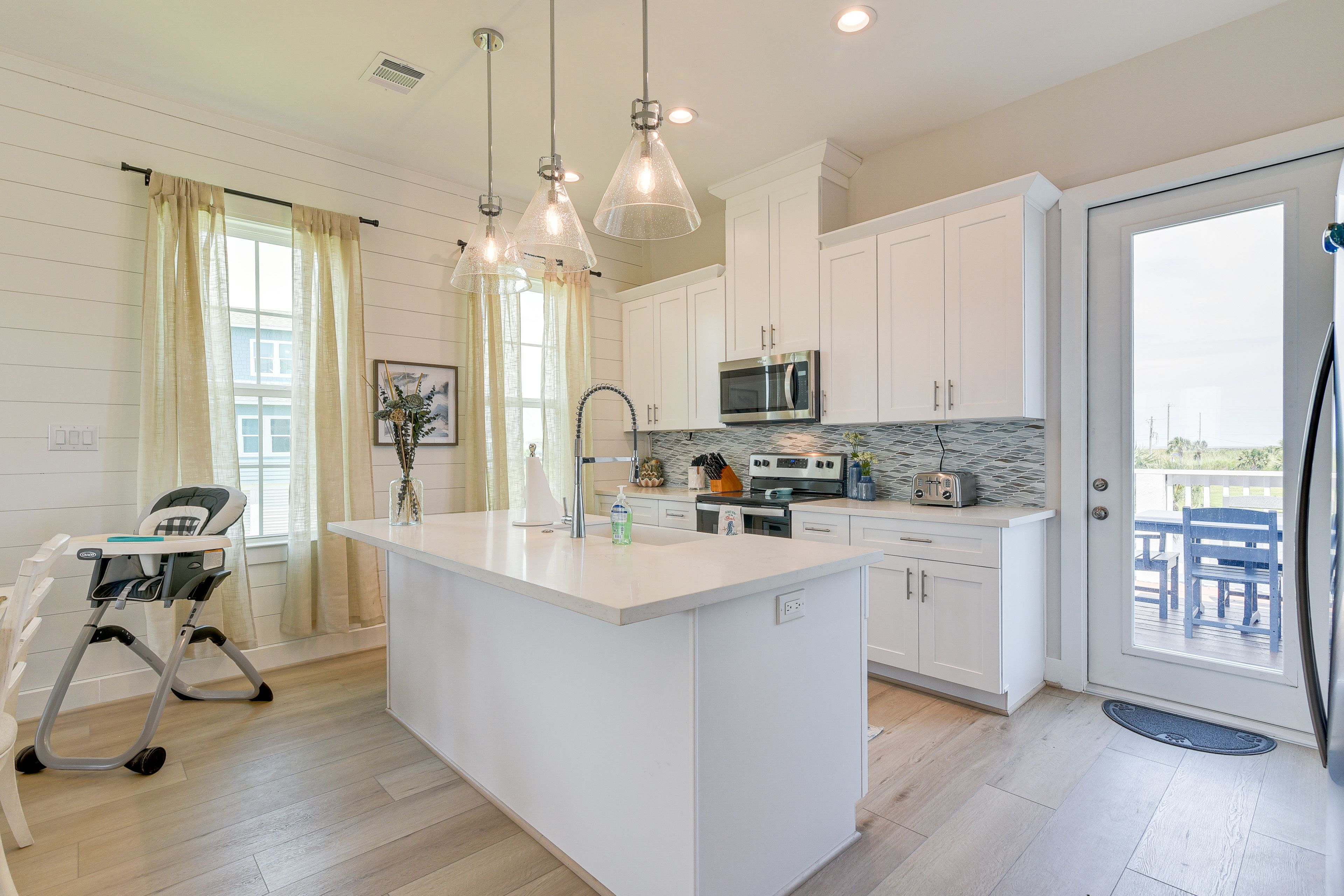 Kitchen | Main Floor | Cooking Basics | Dishware & Flatware