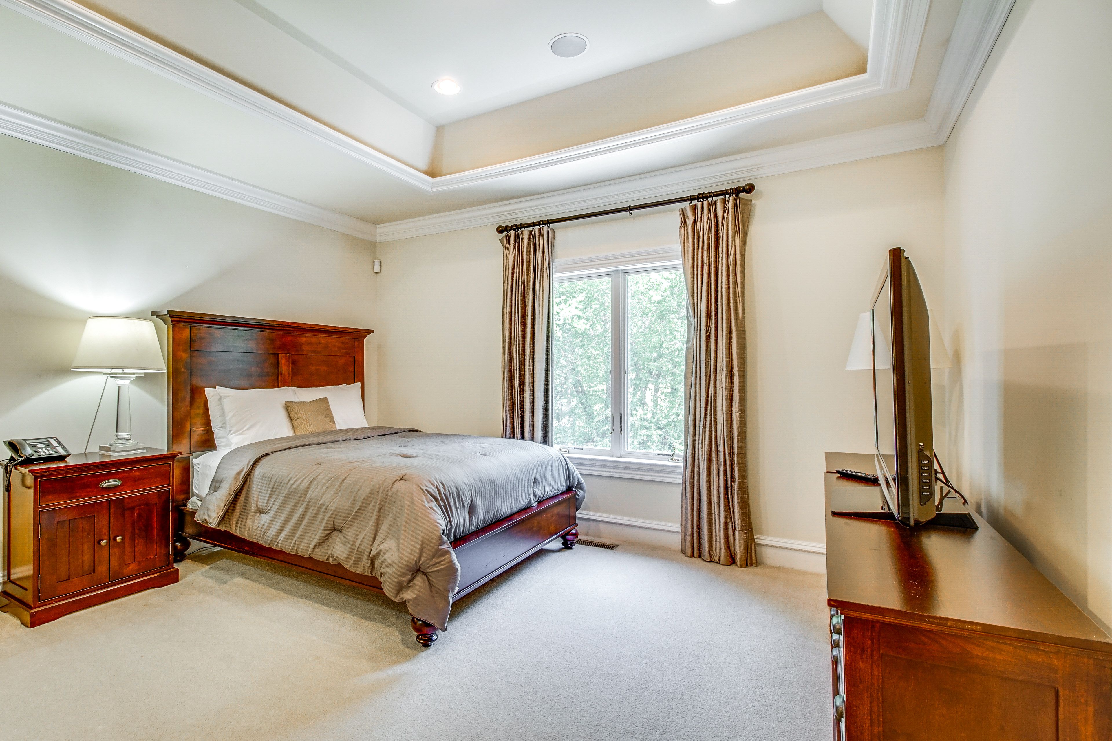 Bedroom 1 | King Bed | En-Suite Bathroom