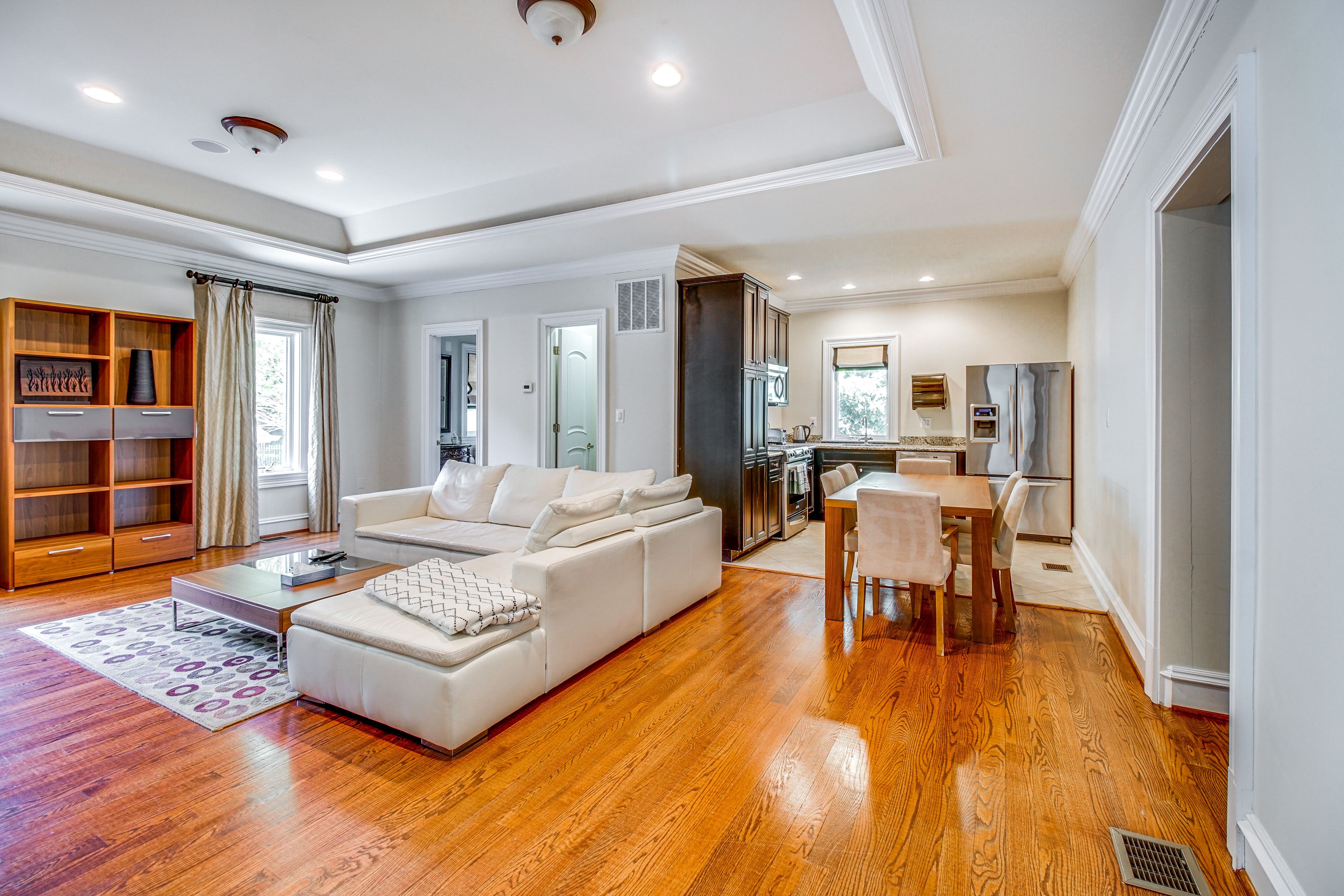 Dining Area & Kitchen