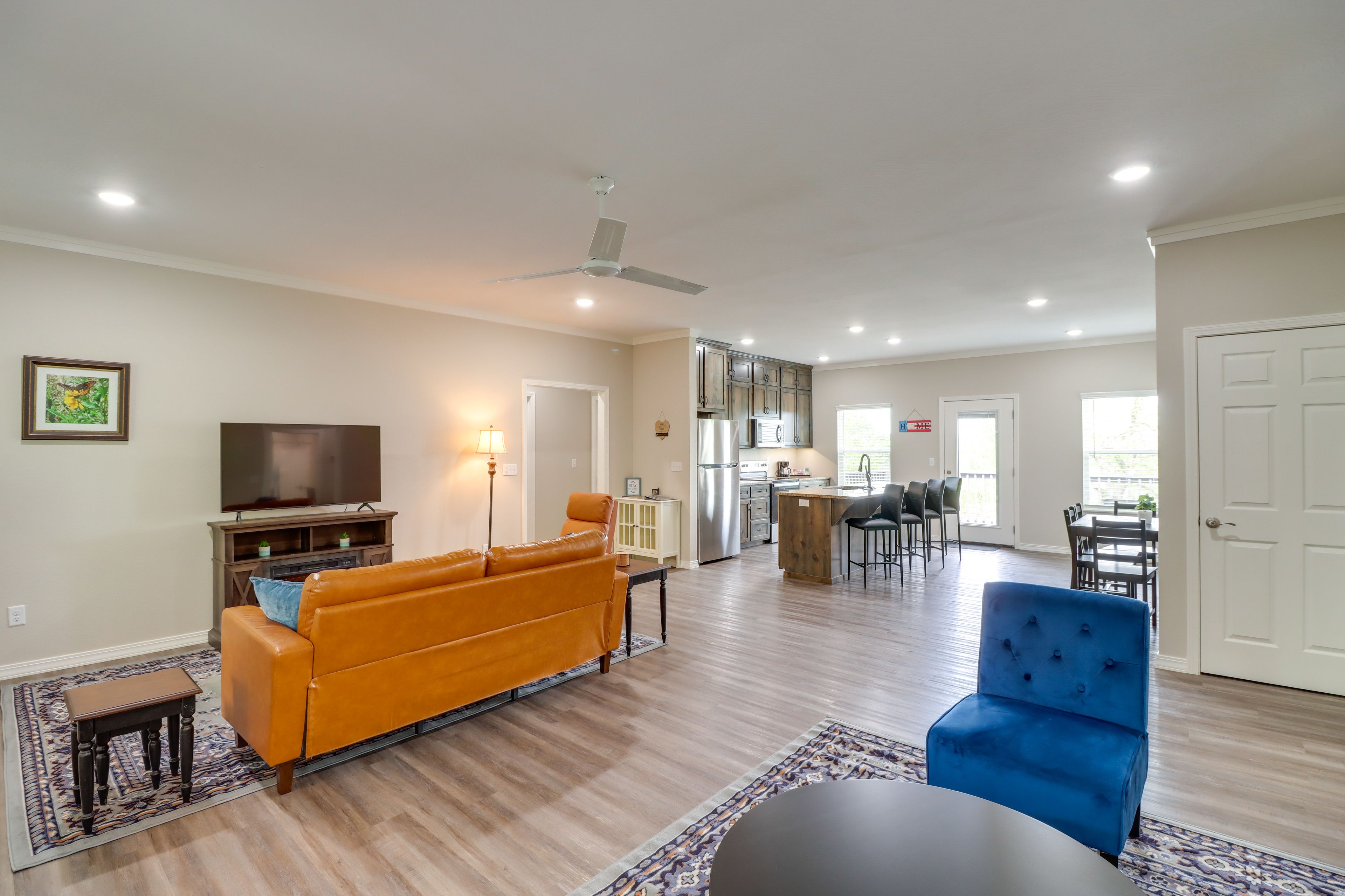 Living Area | Smart TV | Central A/C