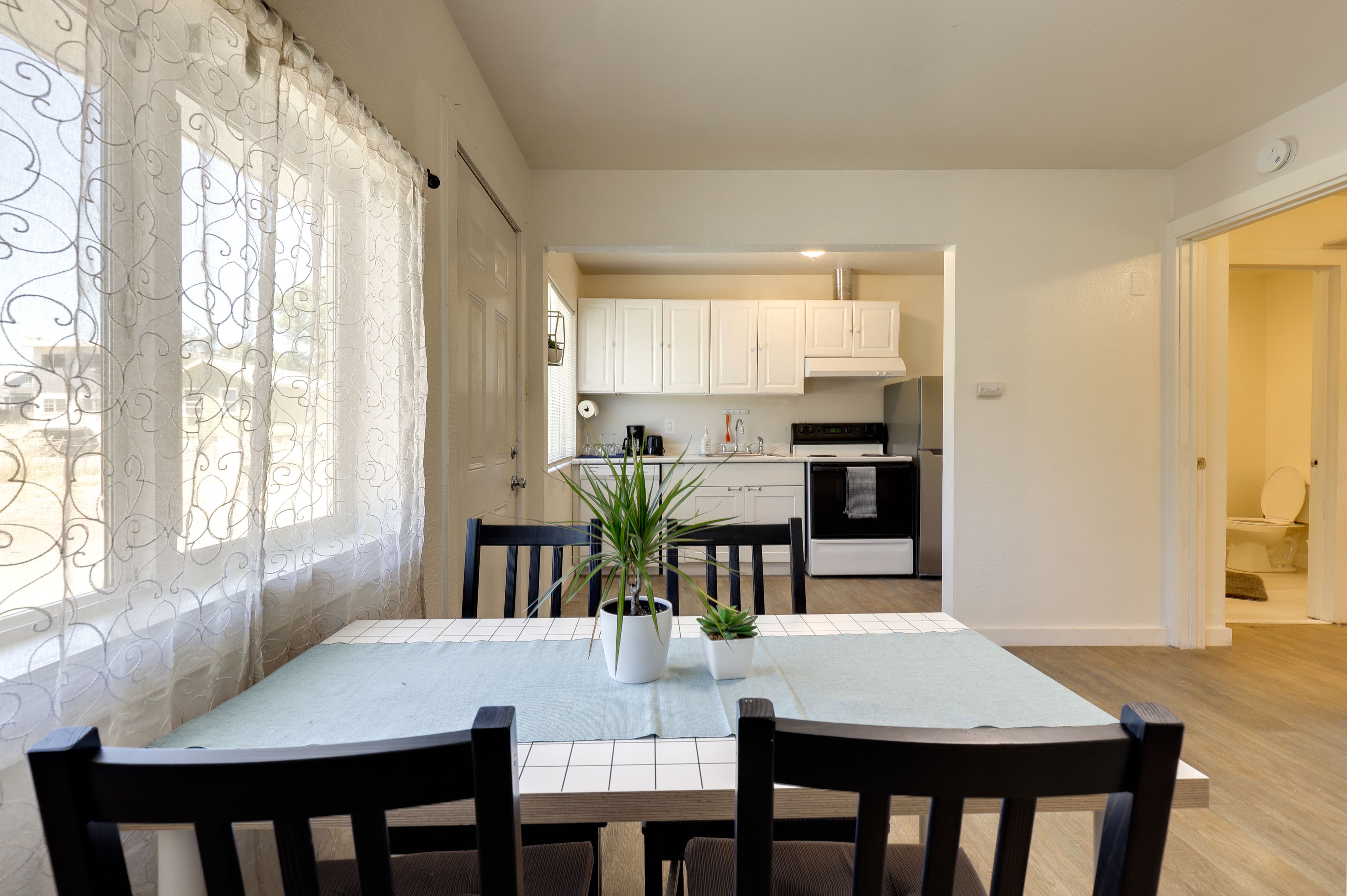 Dining Area | Dishware/Flatware