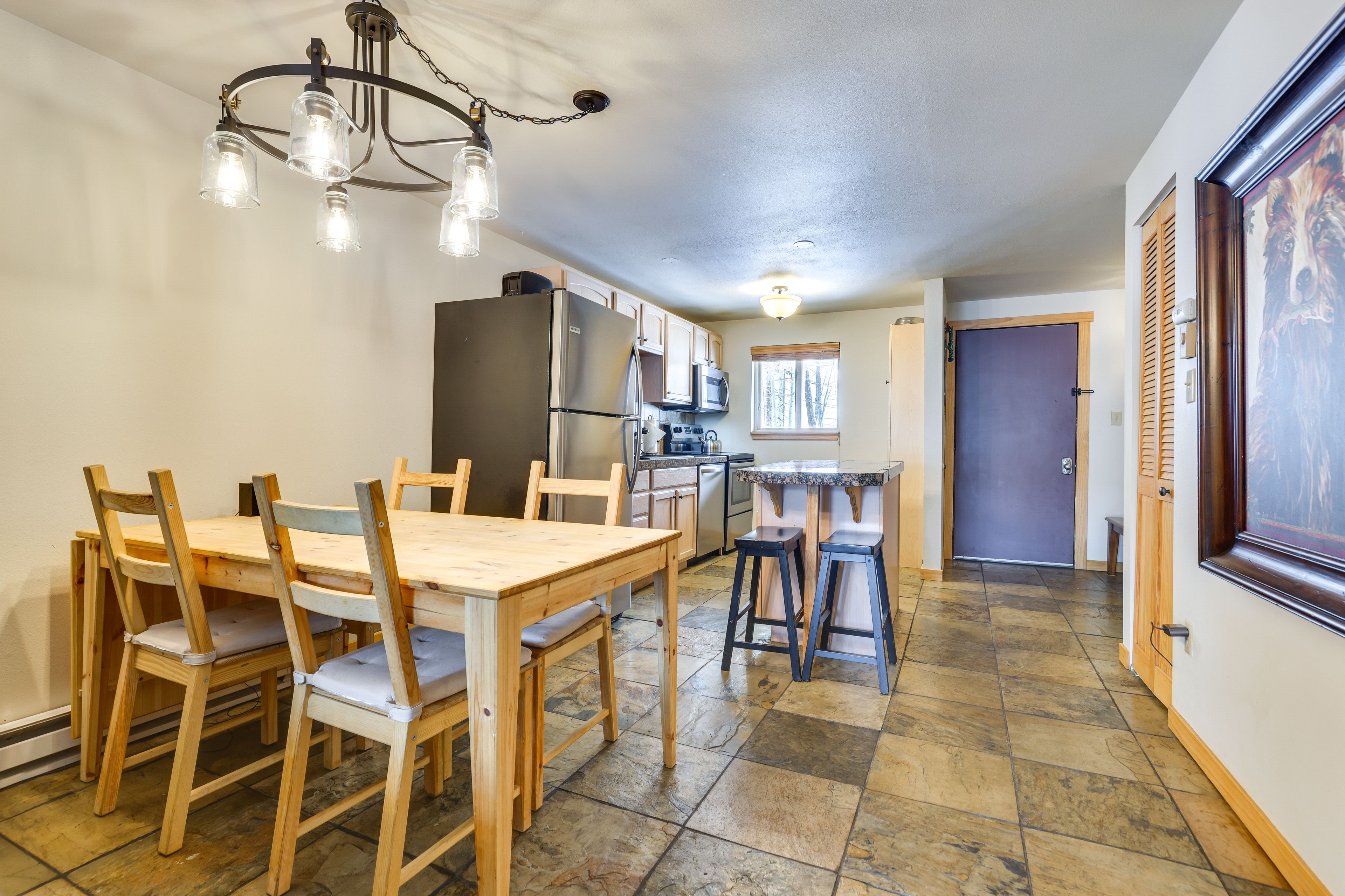 Dining Area | Single-Story Unit | No A/C | Open Floor Plan