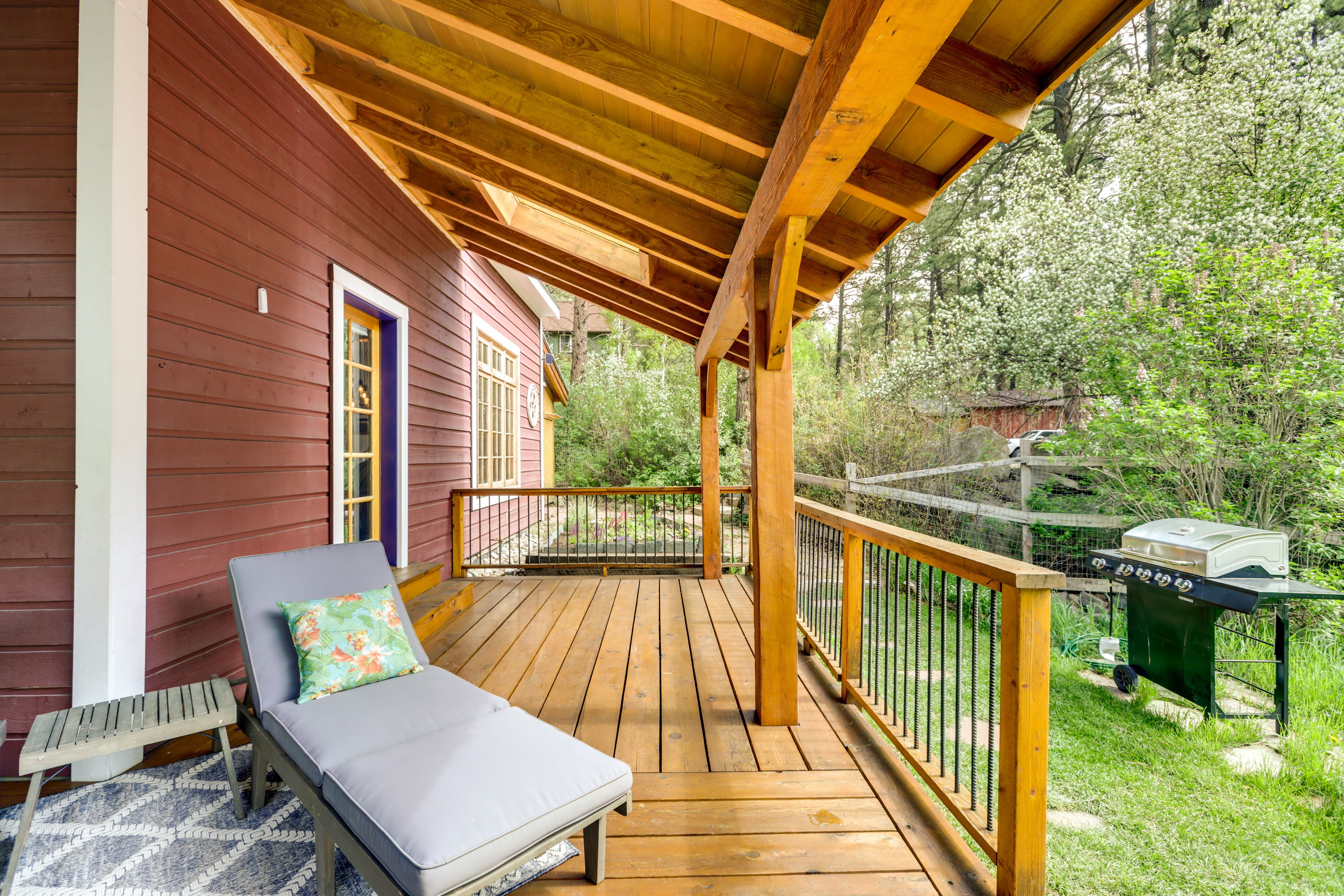 Wraparound Deck | Gas Grill