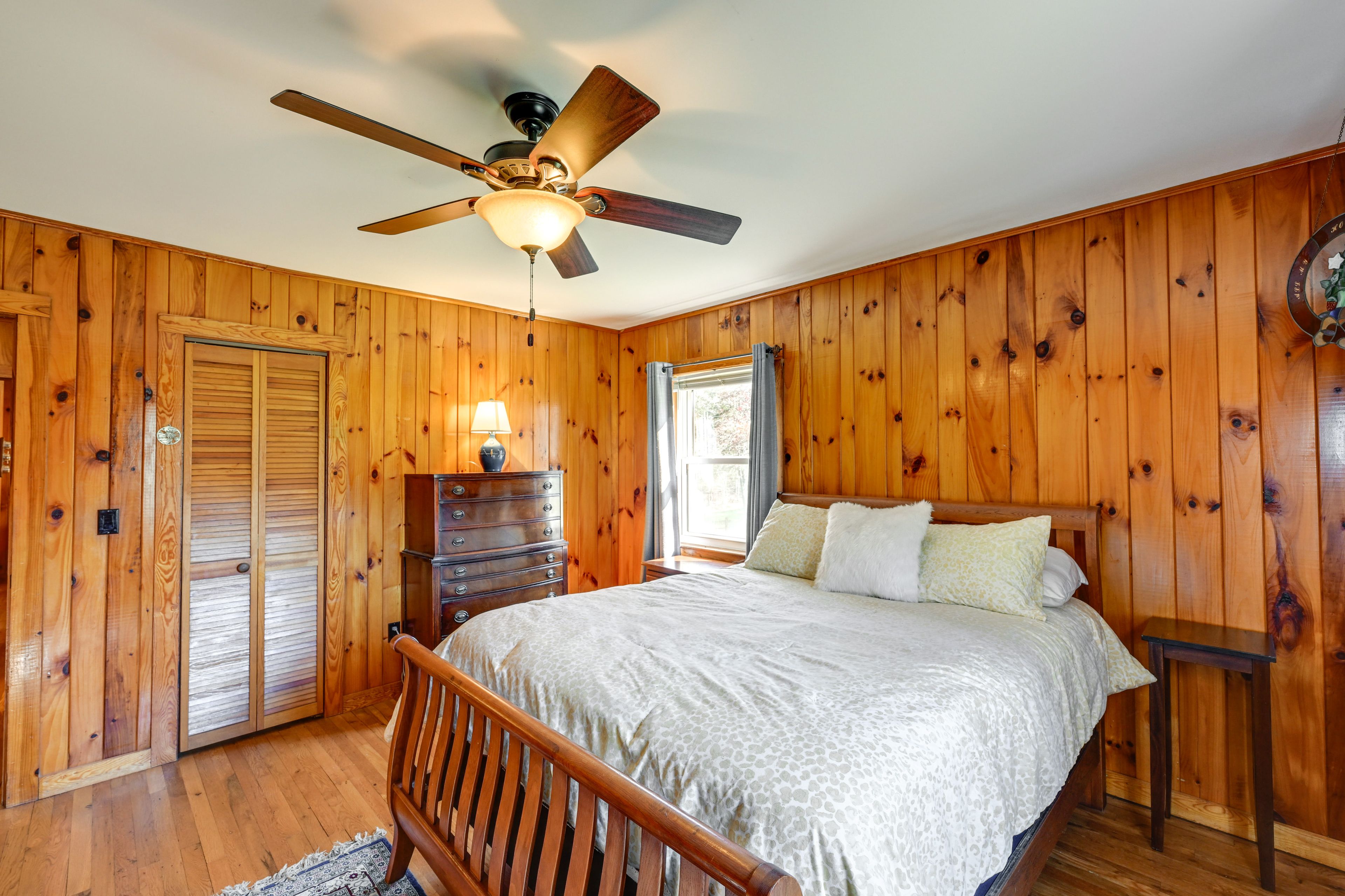 Bedroom 2 | Queen Bed