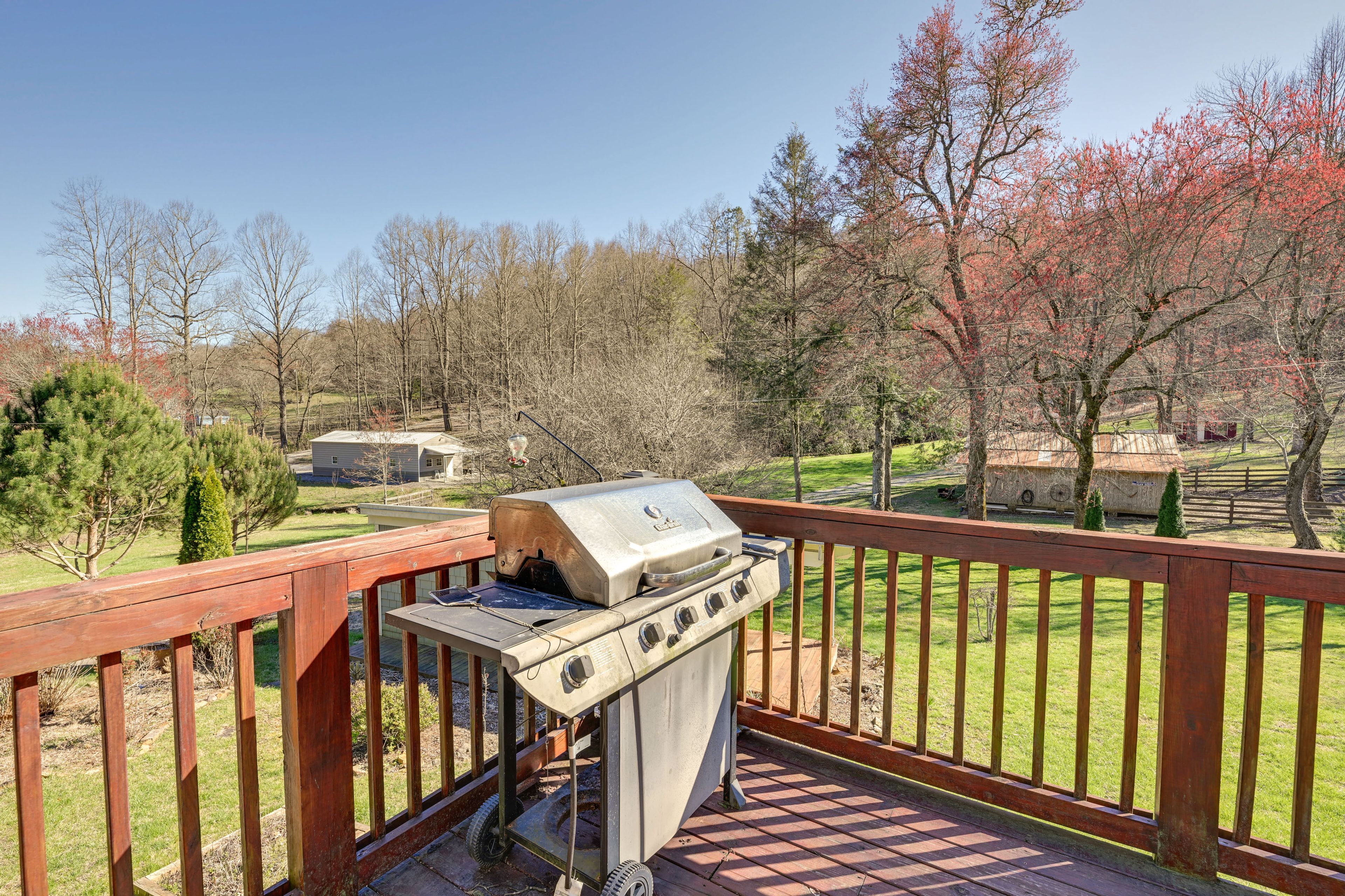 Private Deck | Gas Grill | Outdoor Dining Area