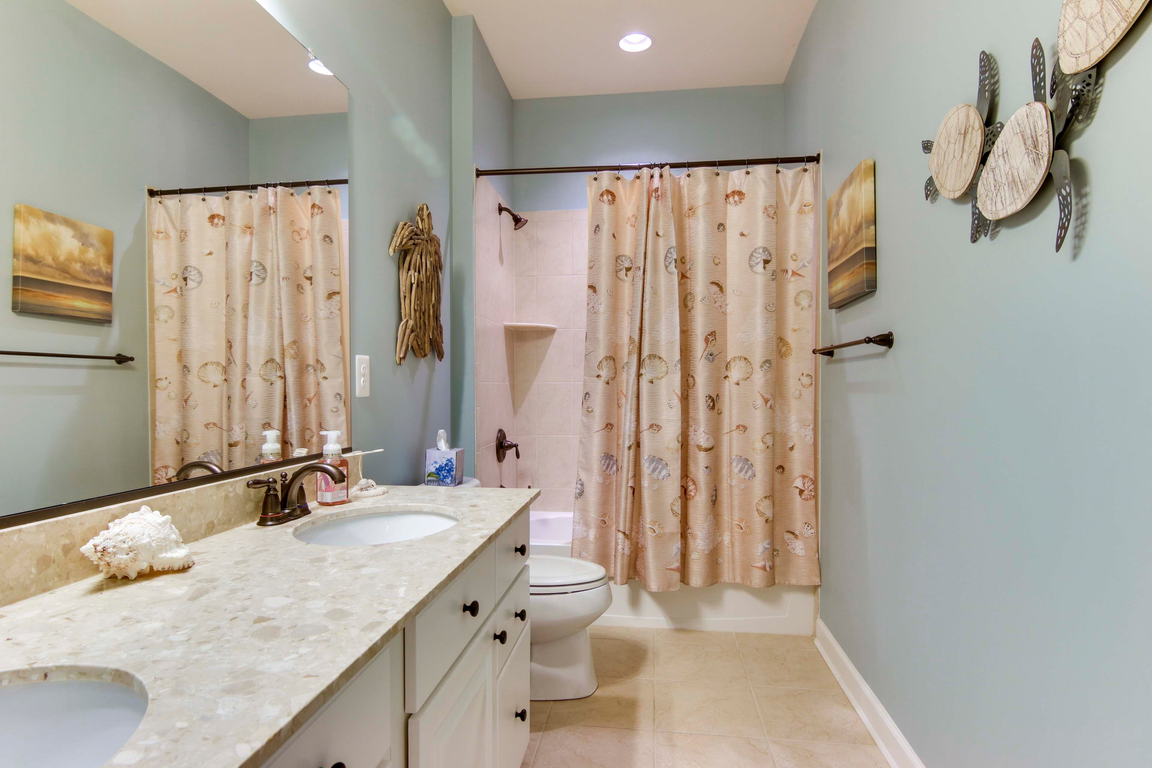 En-Suite Bathroom | Complimentary Toiletries