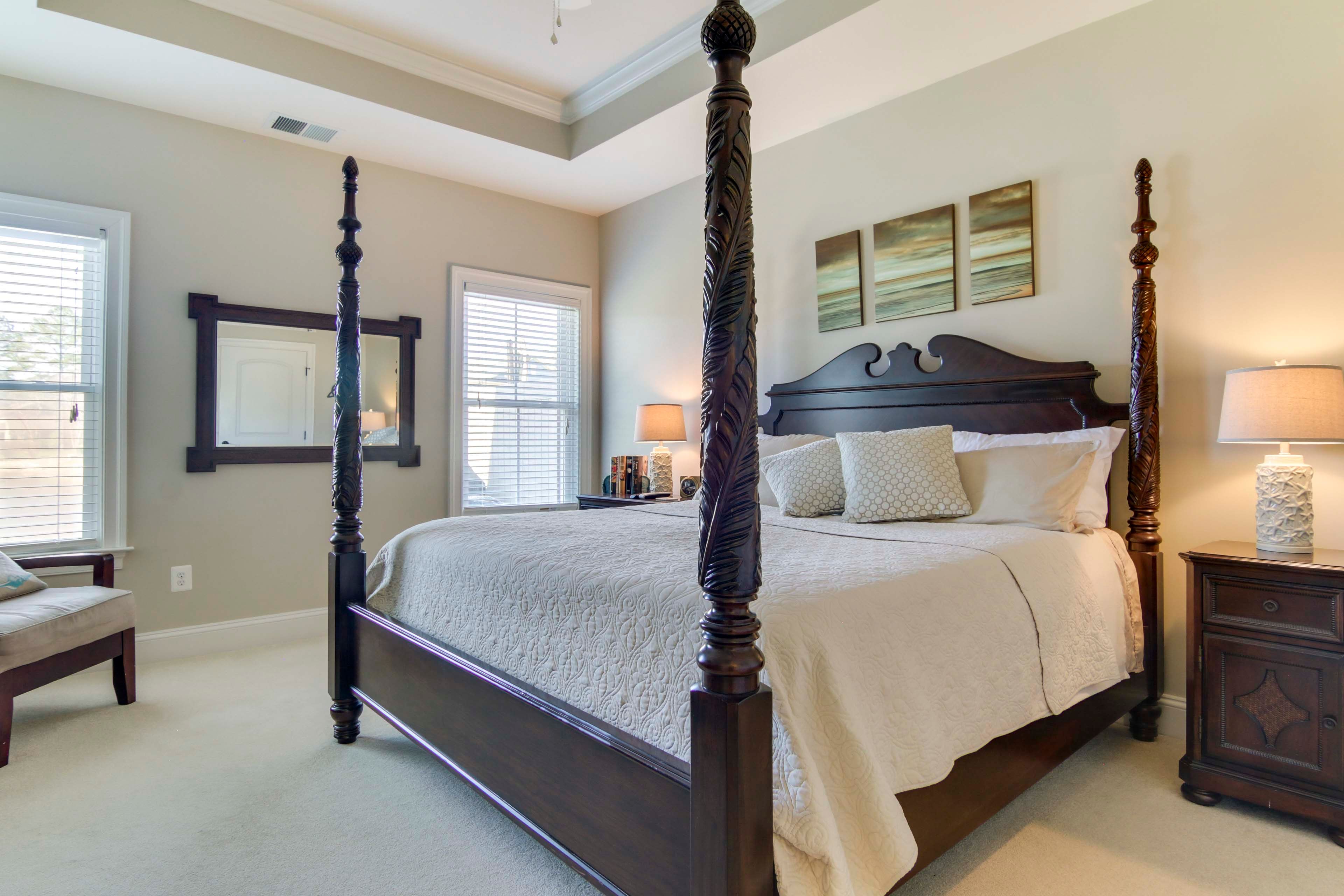 Bedroom 2 | King Bed | En-Suite Bathroom | 1st Floor