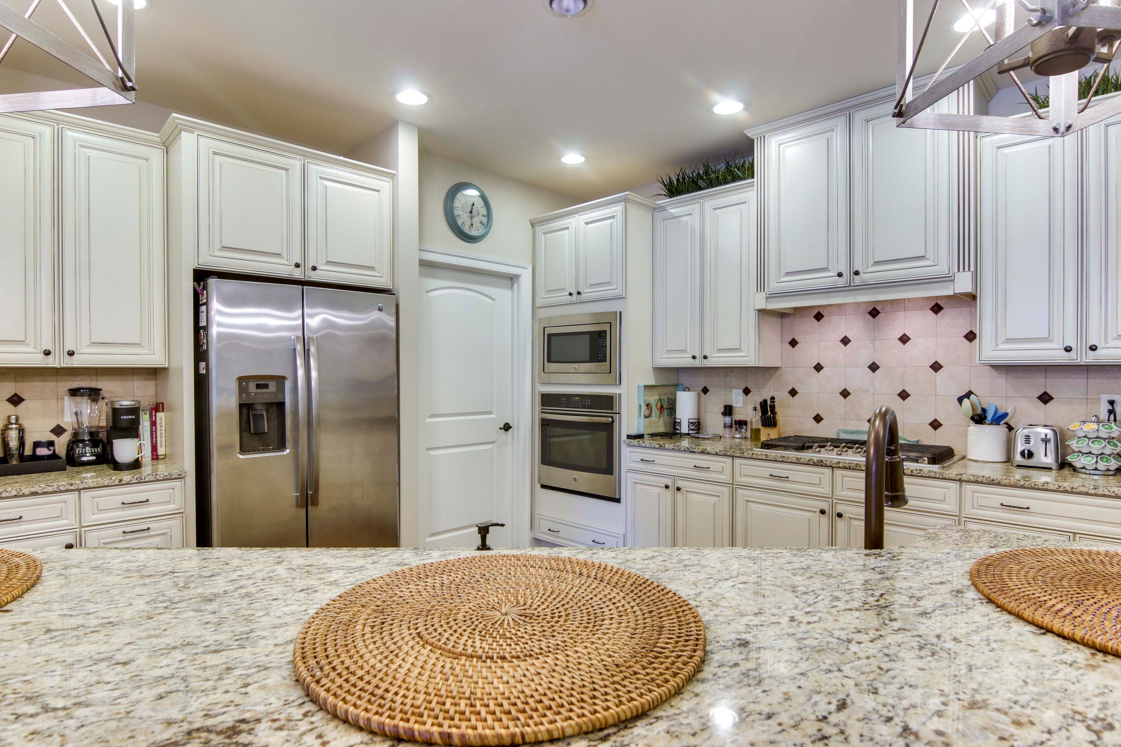 Kitchen | Equipped w/ Cooking Essentials