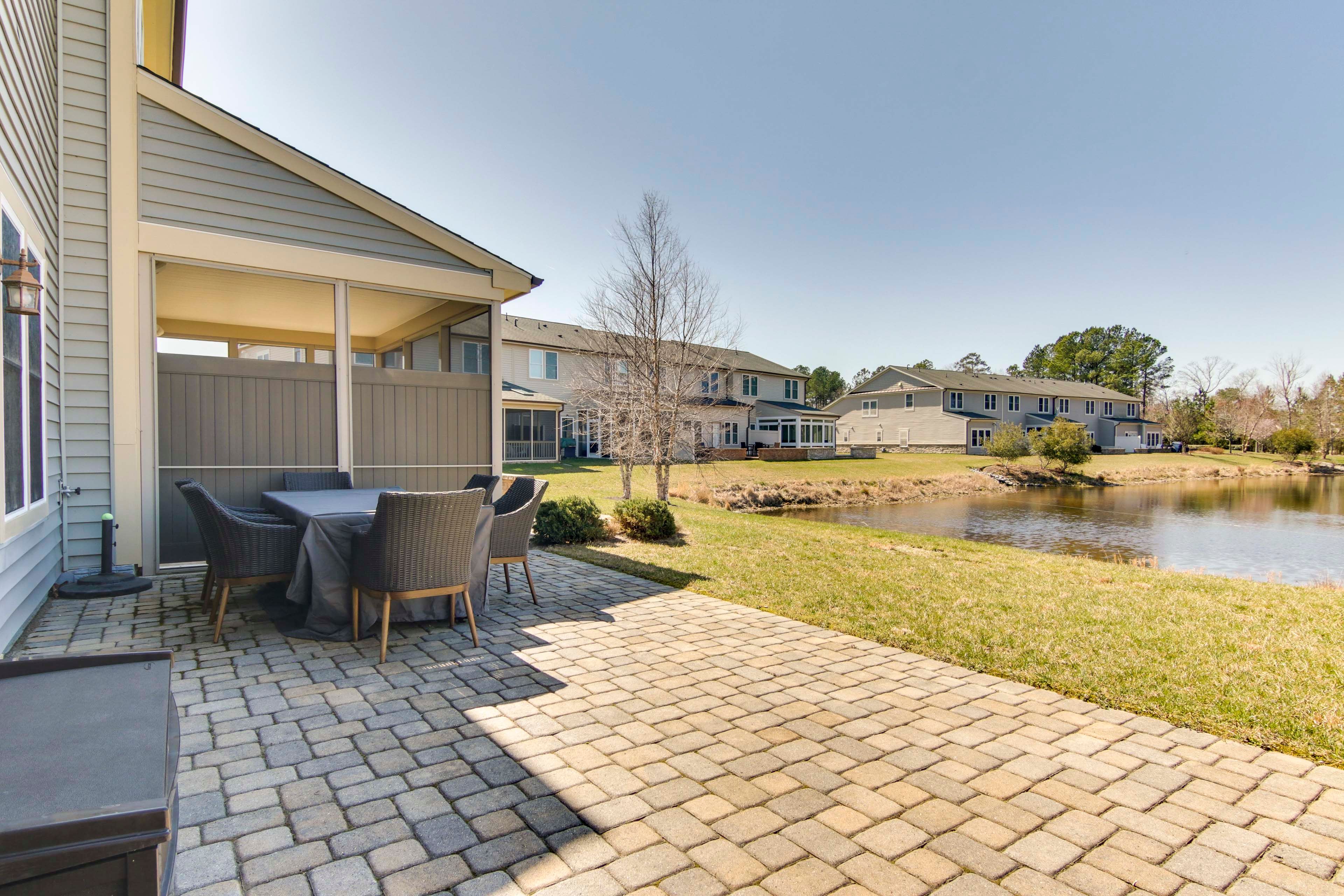 Private Patio | Gas Grill | Outdoor Dining