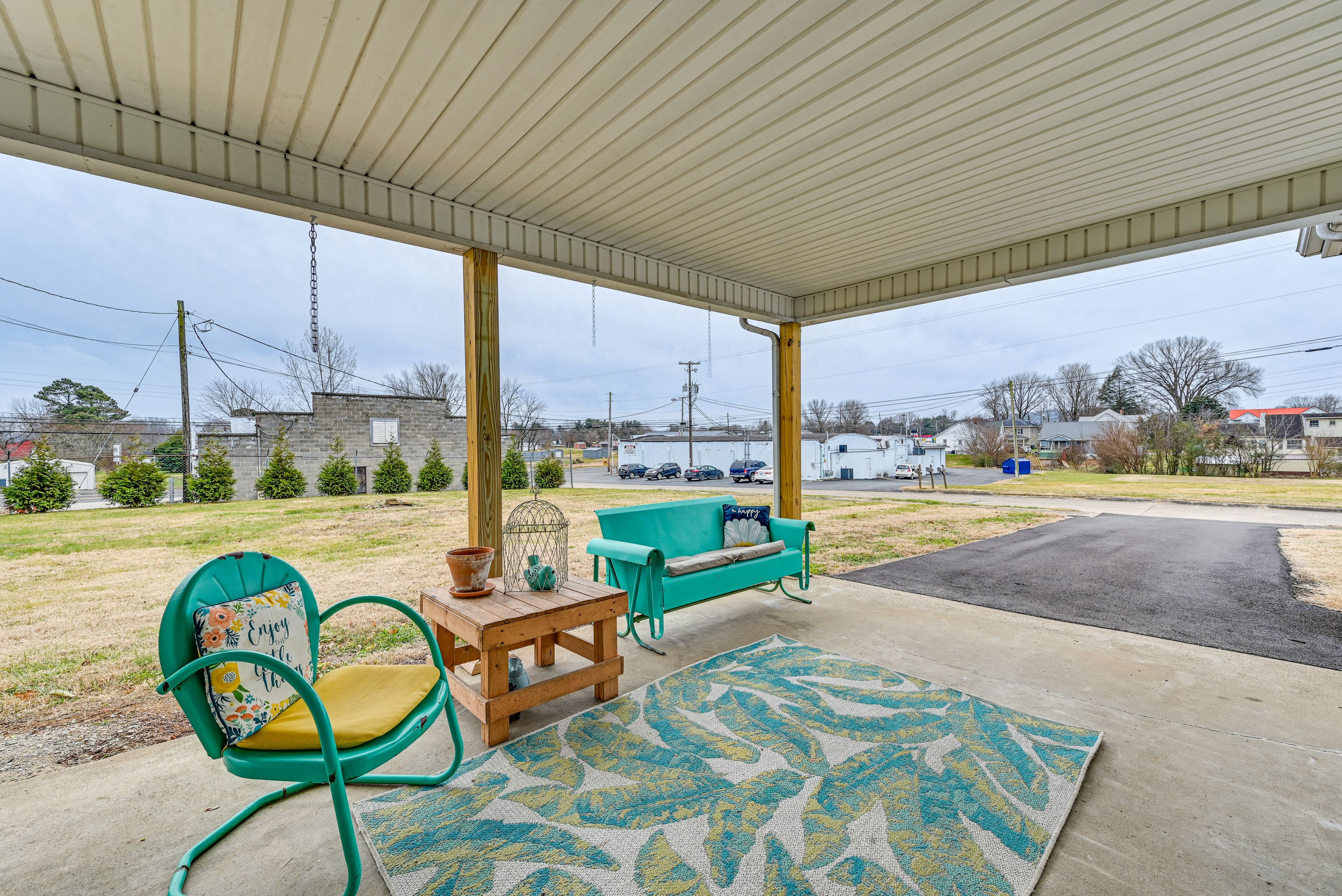 Furnished Patio