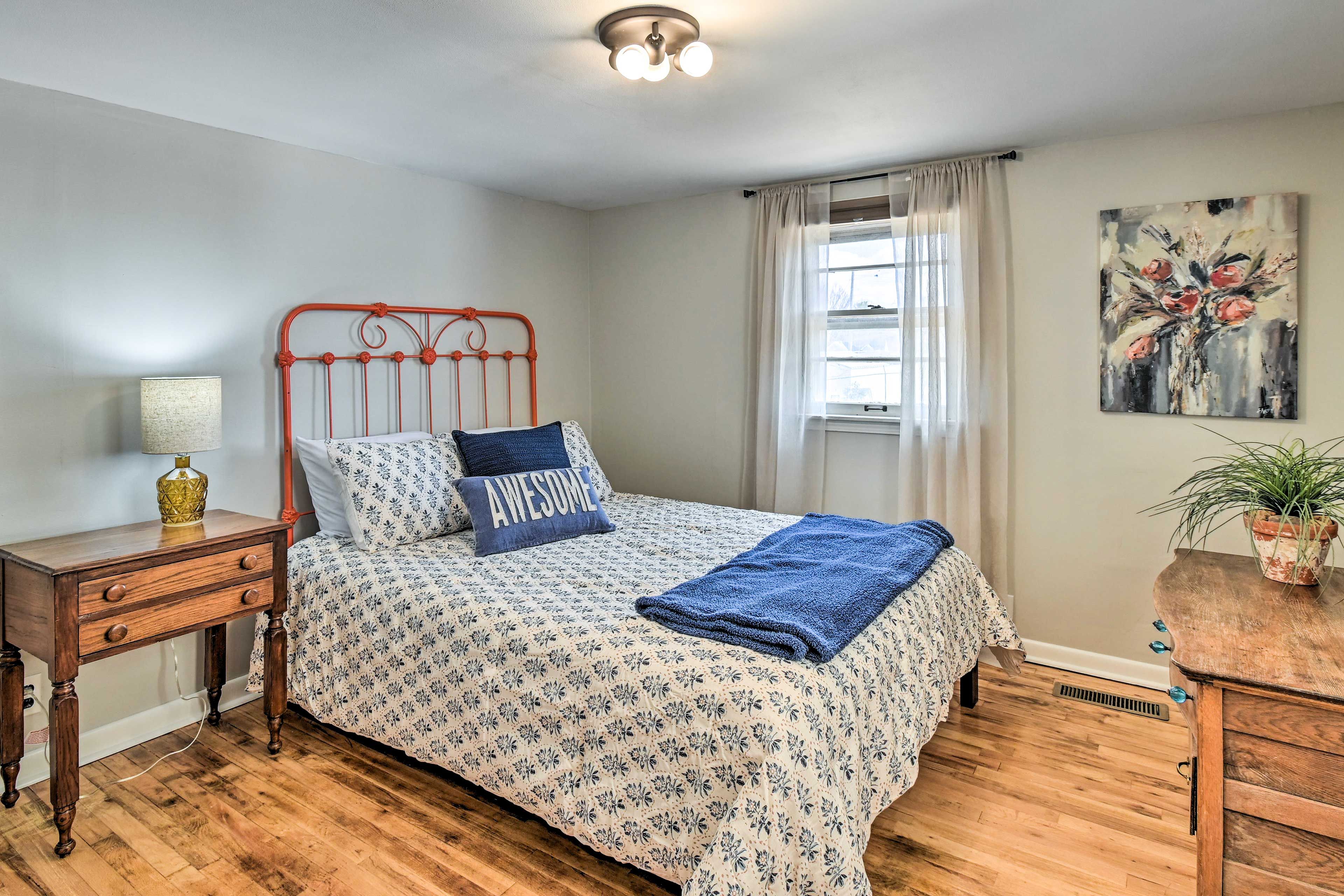 Bedroom 3 | Queen Bed