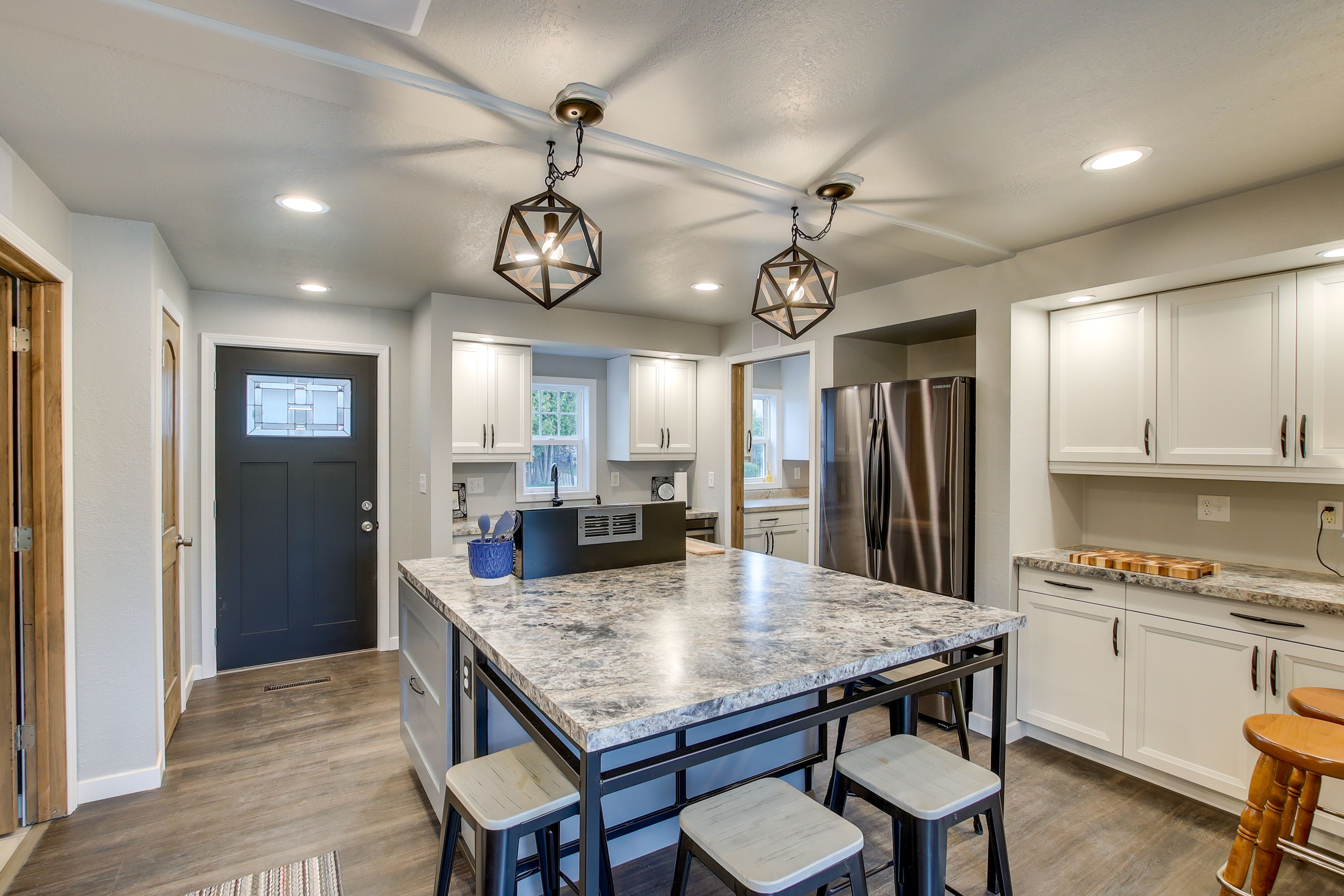 Dining Area | Dishware/Flatware | Trash Bags/Paper Towels