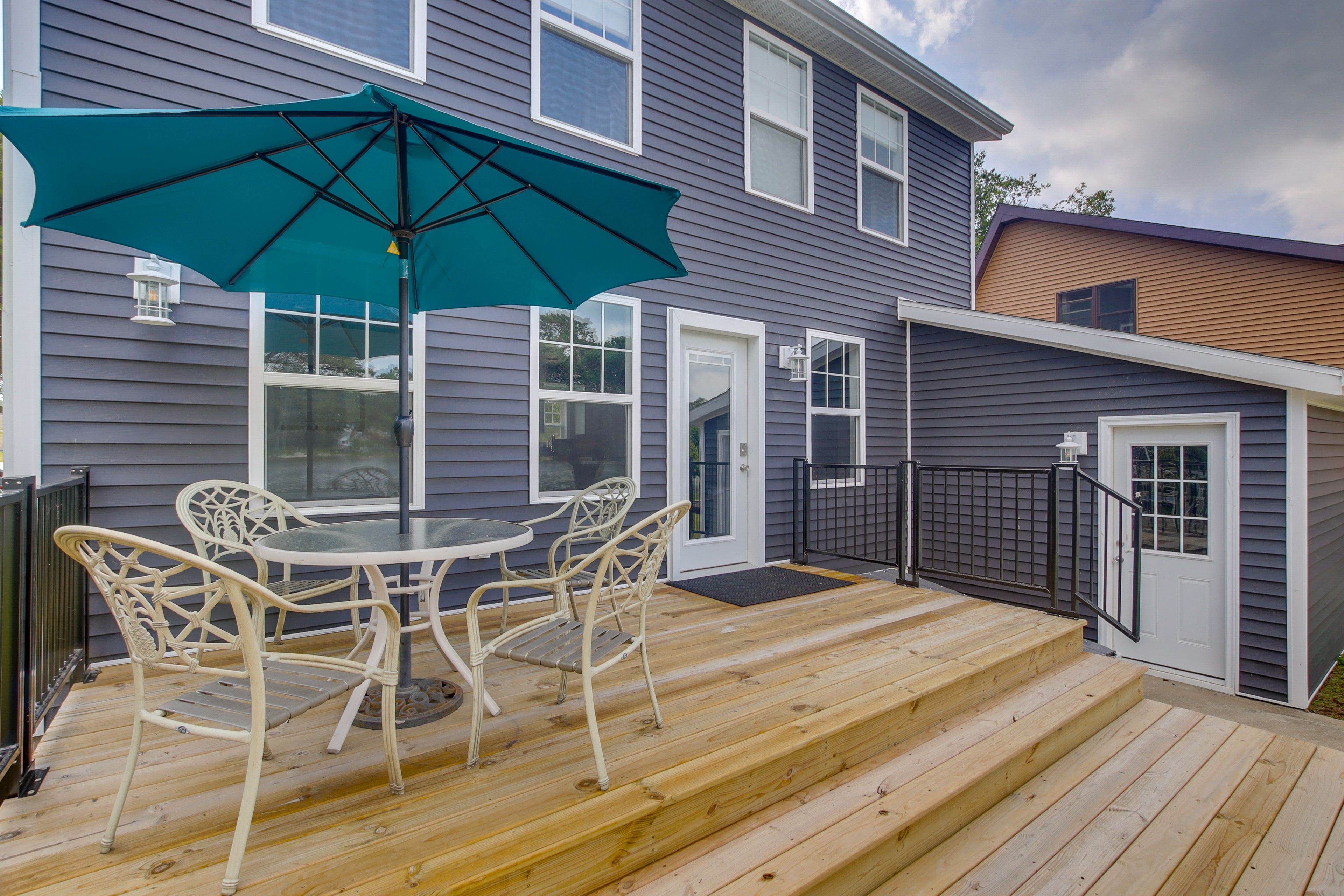 Private Deck | Outdoor Dining Area