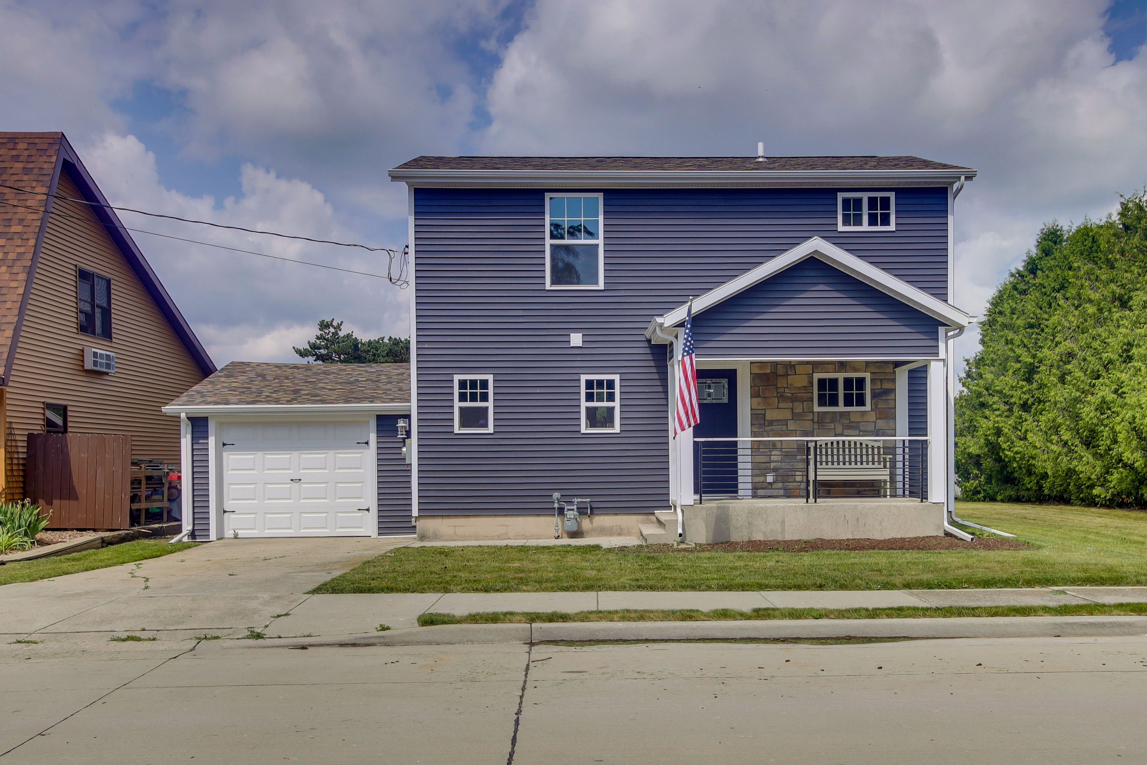 Parking | Driveway (1 Vehicle) | Street (First-Come, First-Served)