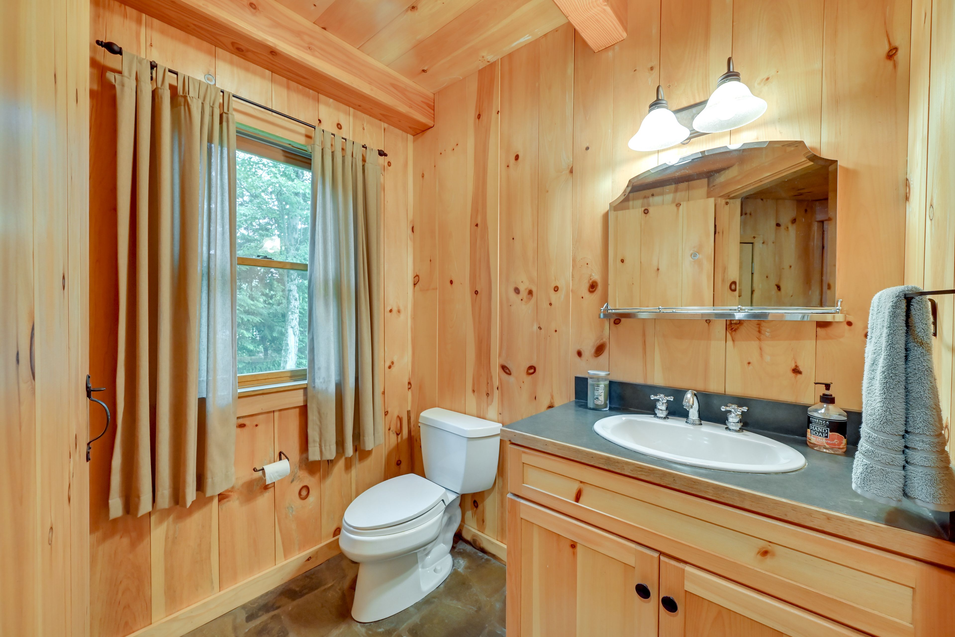 Half Bathroom | 1st Floor