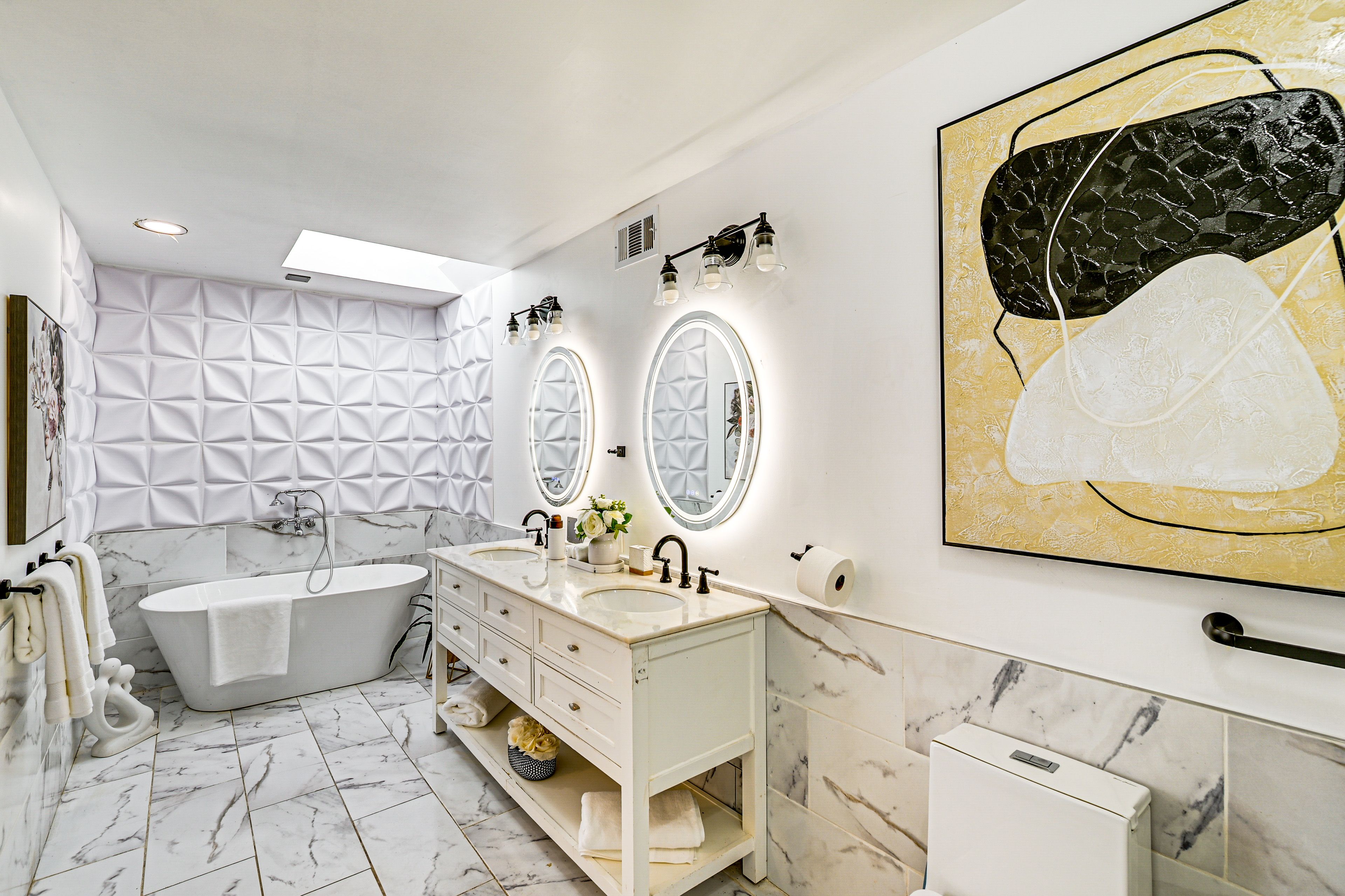 En-Suite Bathroom | 2nd Floor | Complimentary Toiletries