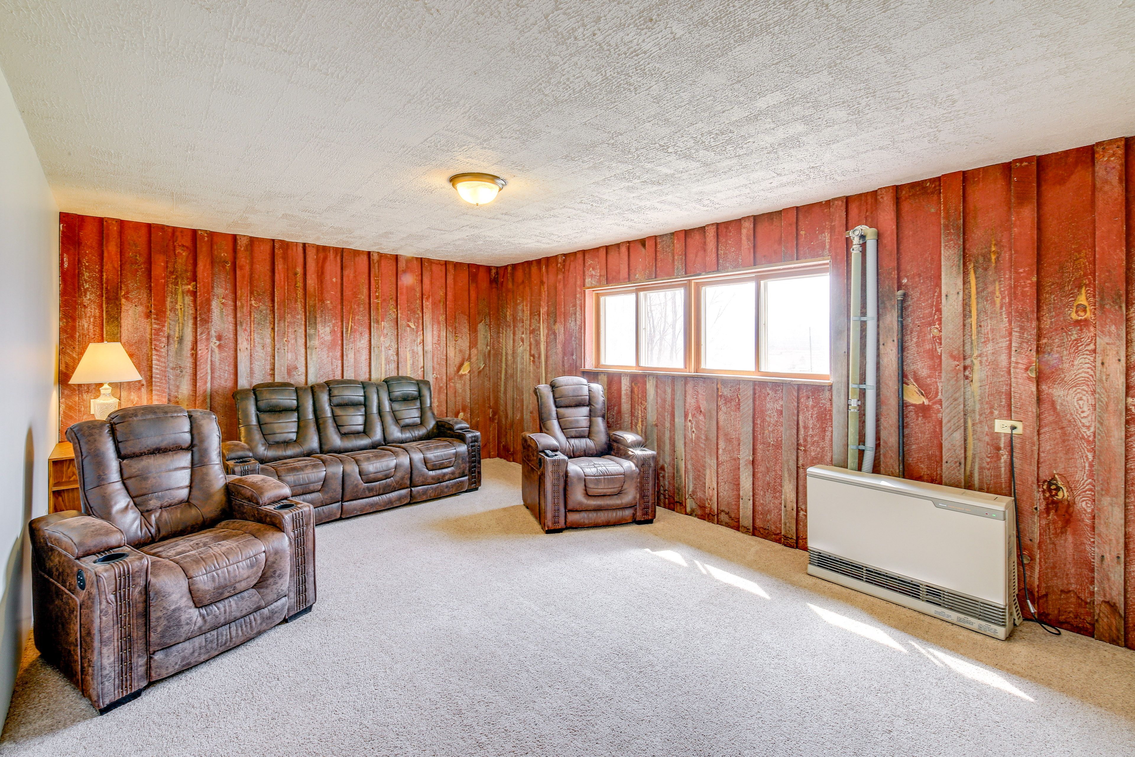 Family Room | Smart TV | Blackout Curtains