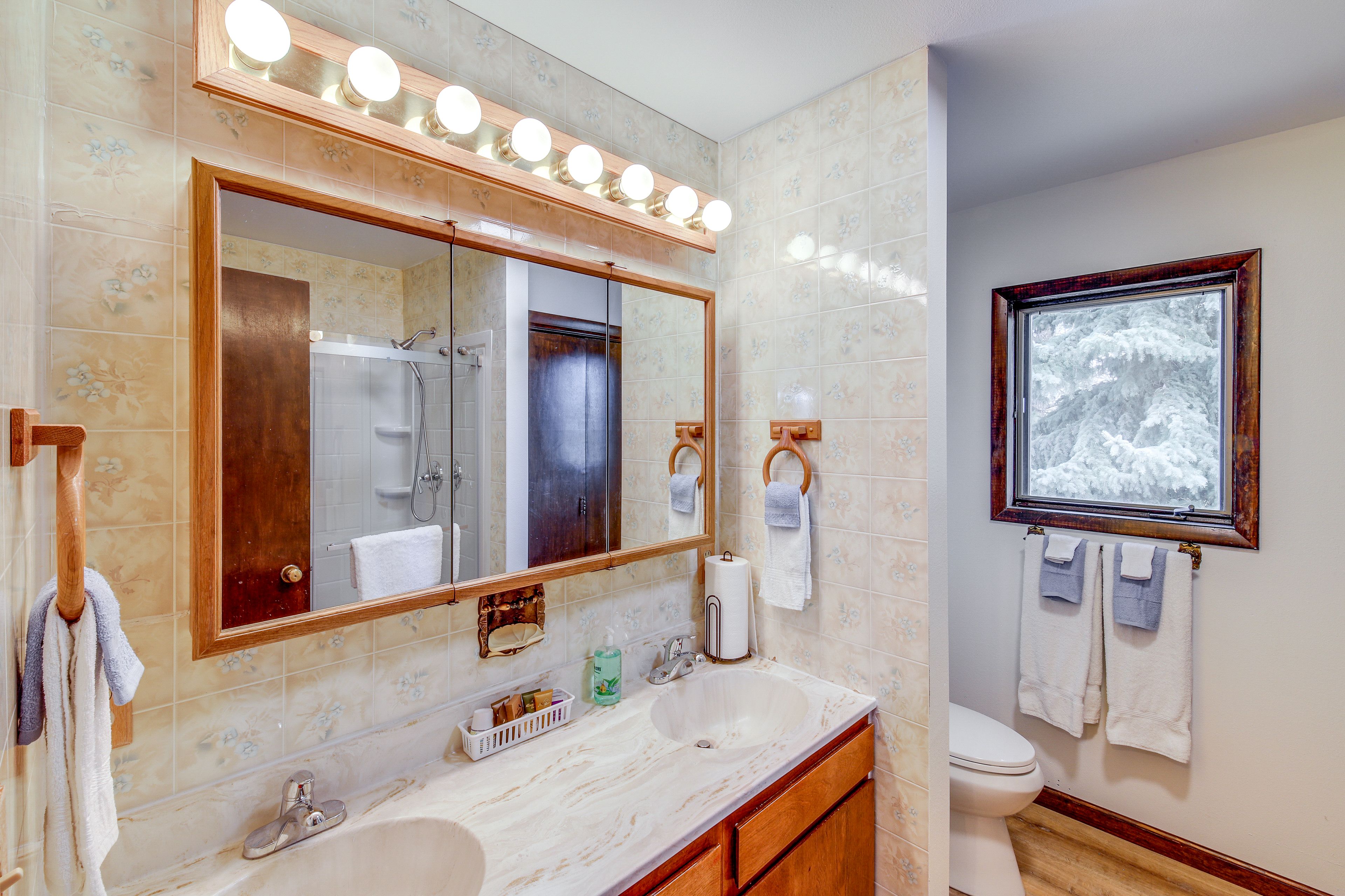 Full Bathroom | Complimentary Toiletries
