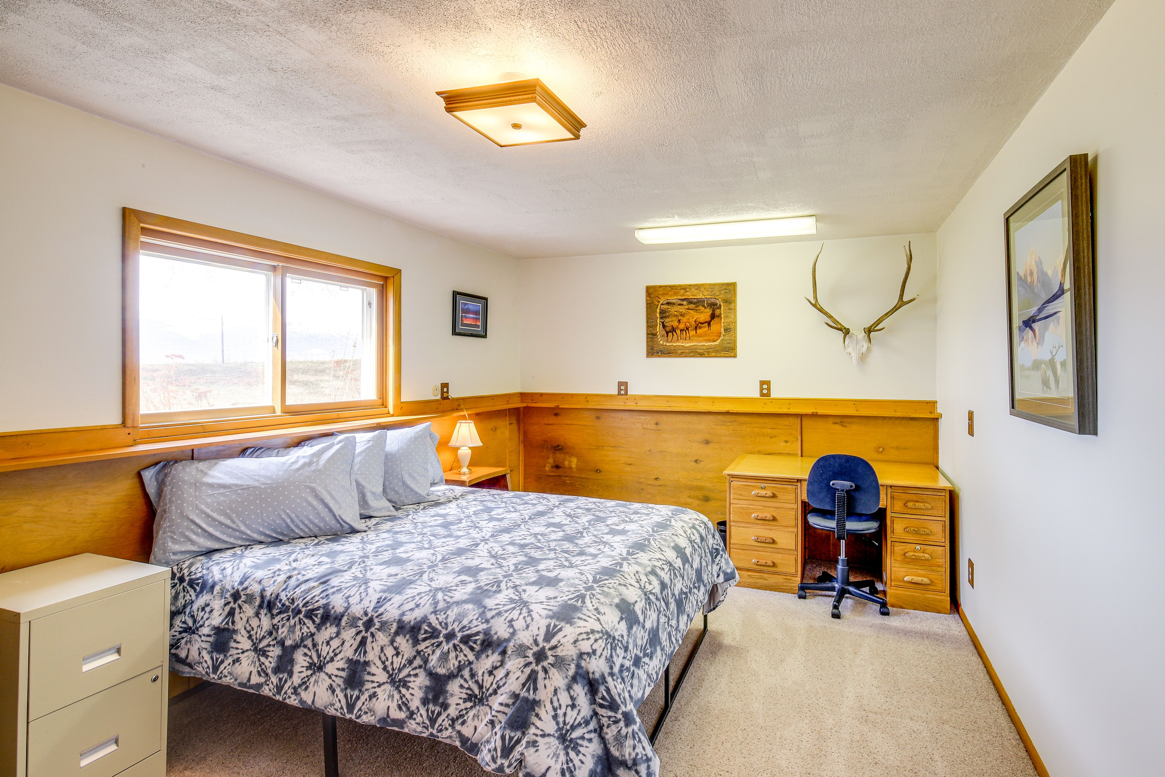 Bedroom 1 | King Bed | Linens & Towels | Desk