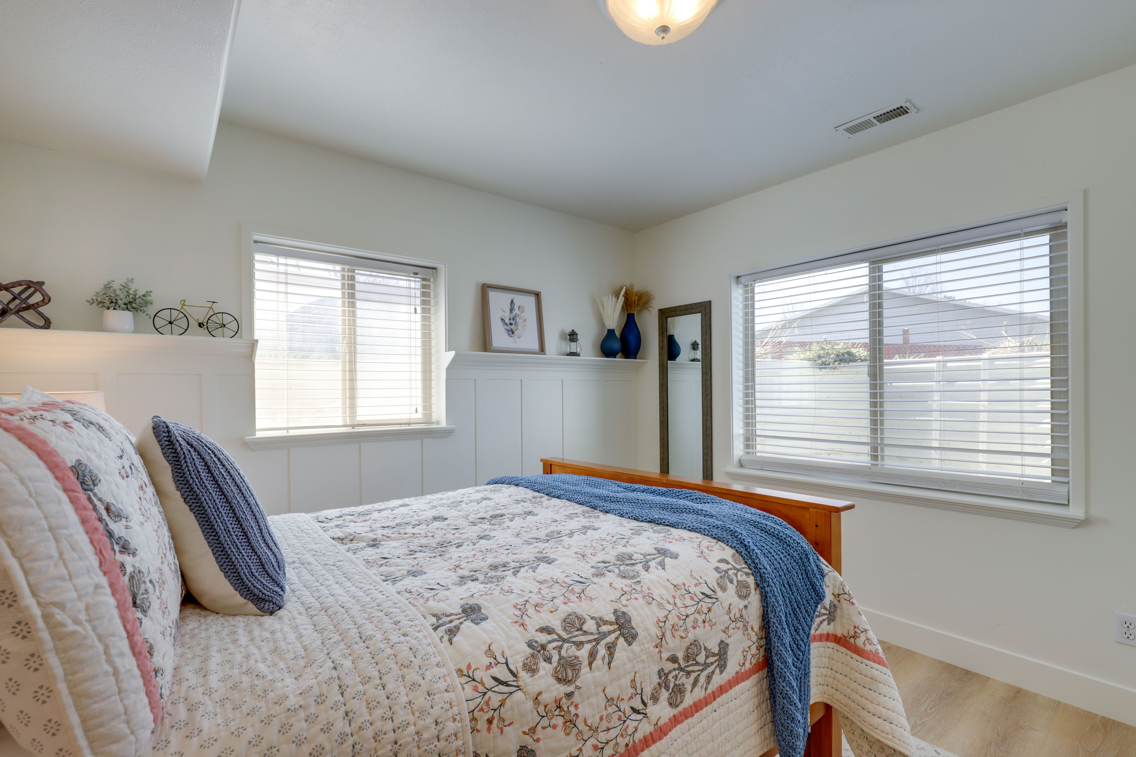 Bedroom 2 | Queen Beds