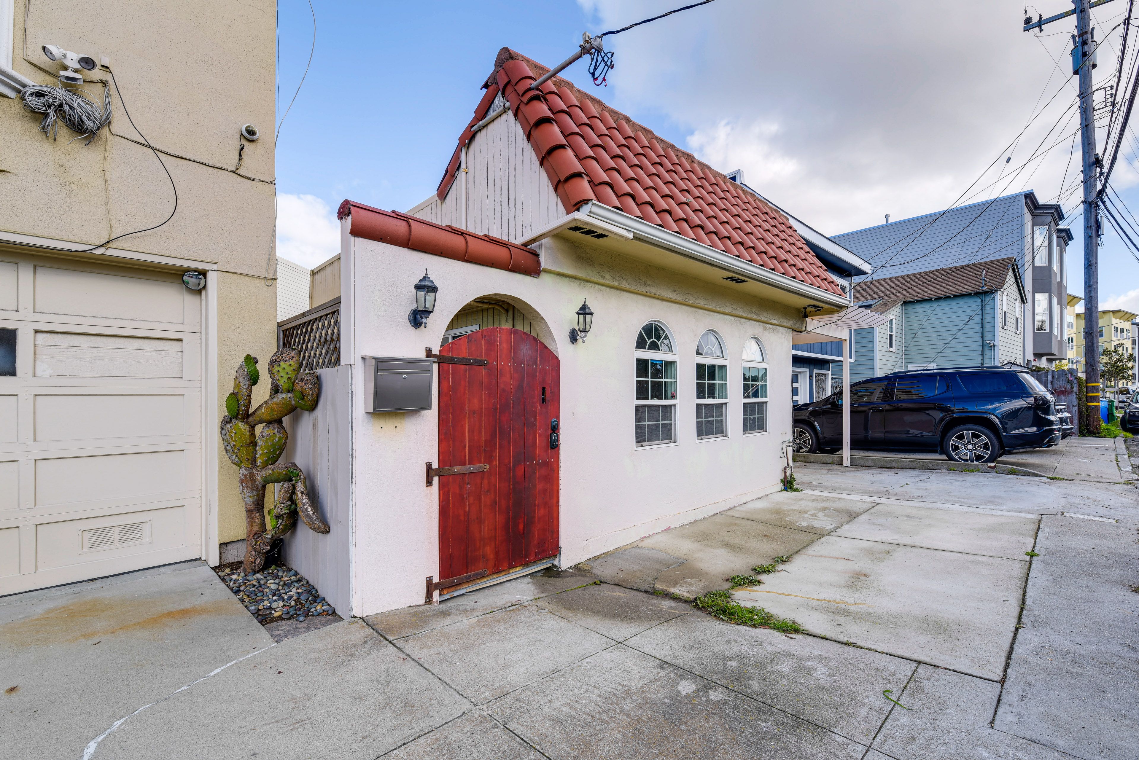 San Francisco Vacation Rental | 3BR | 2BA | 879 Sq Ft | 2 Half Steps Required